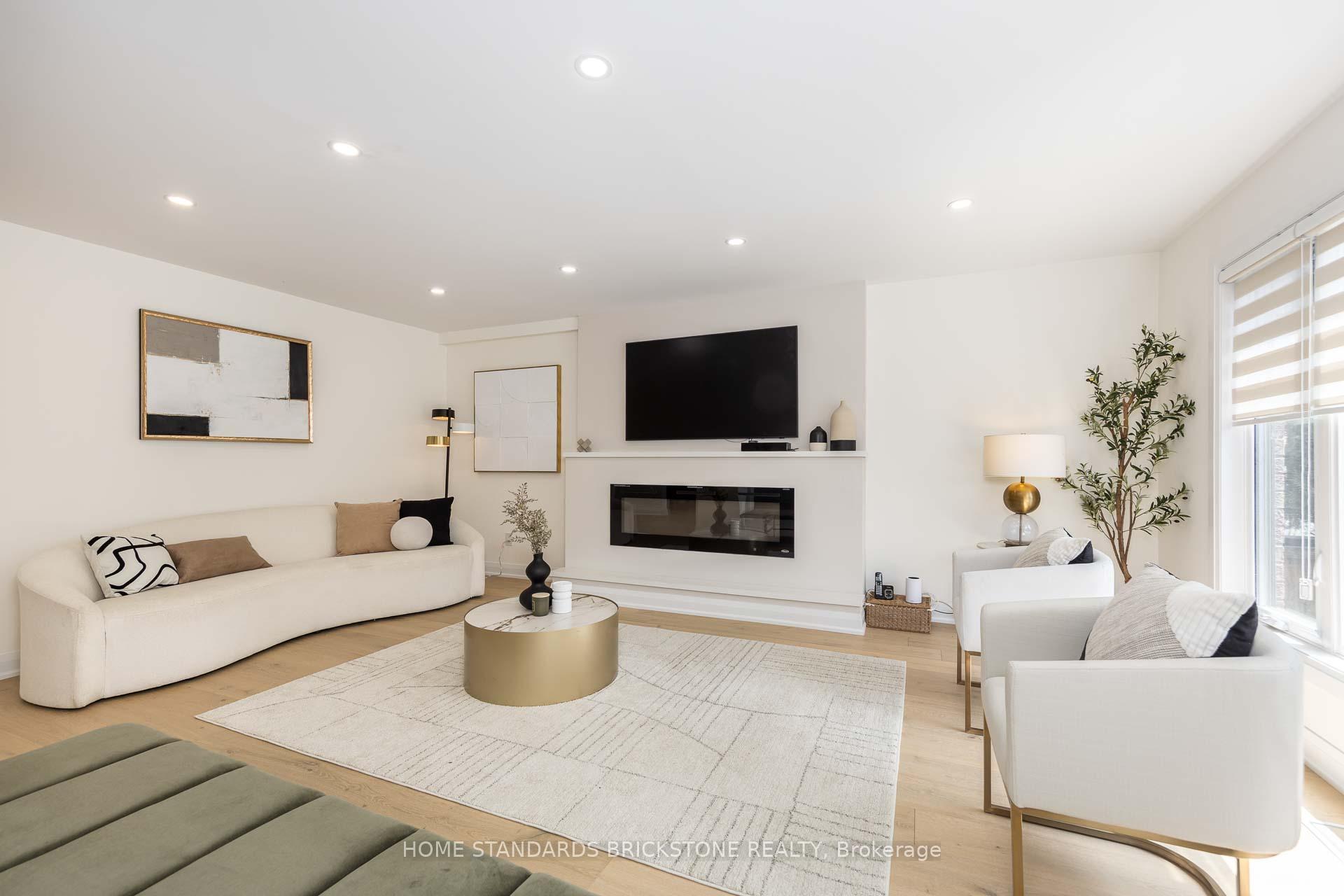 Photo 10 of 139 Pinewood Drive, Vaughan, Crestwood-Springfarm-Yorkhill — HOMEH