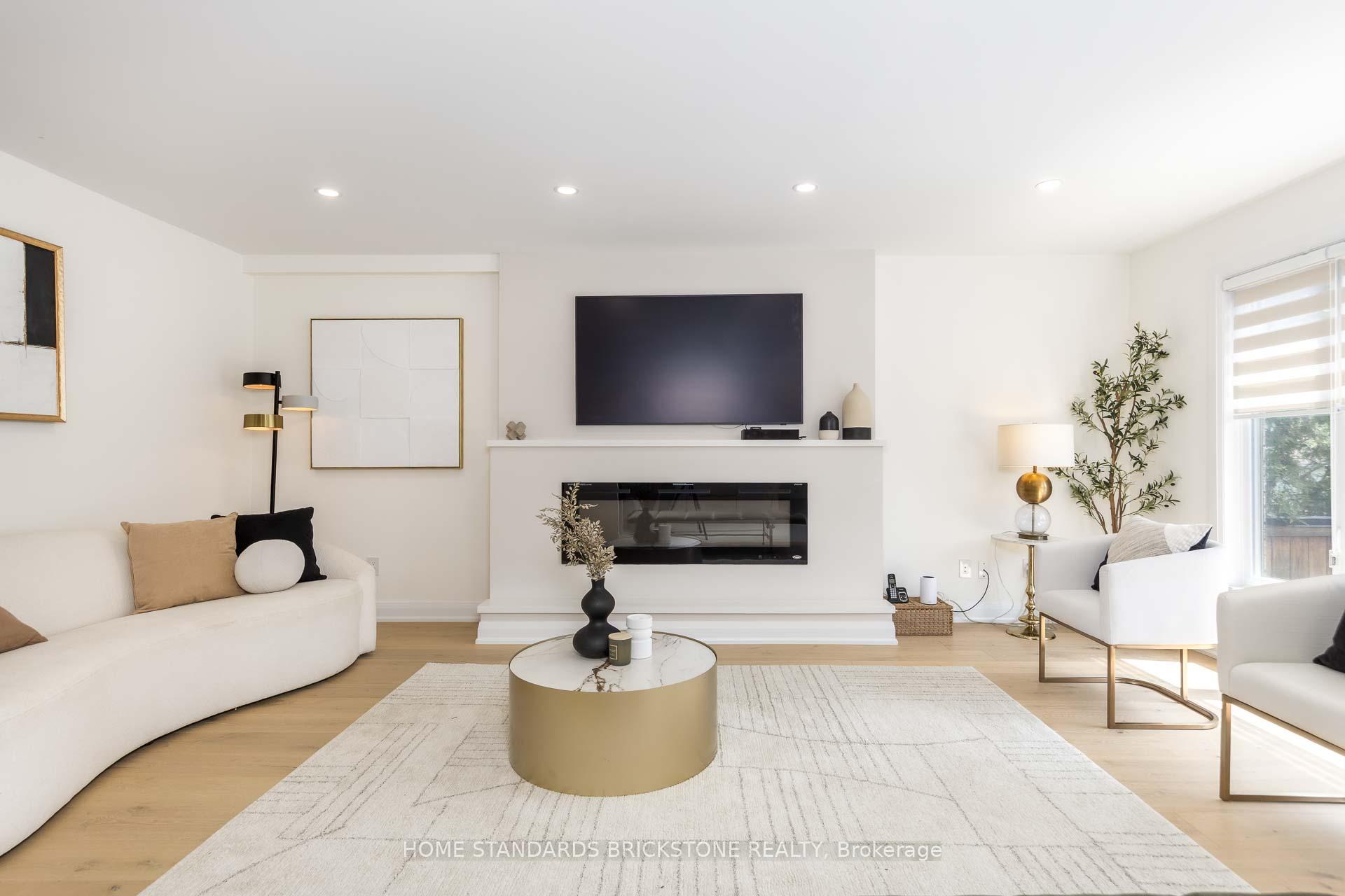 Photo 11 of 139 Pinewood Drive, Vaughan, Crestwood-Springfarm-Yorkhill — HOMEH