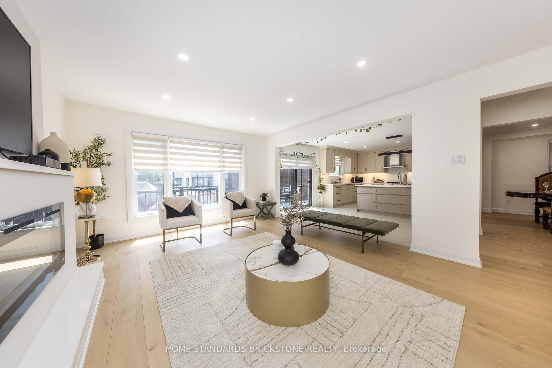 Photo 12 of 139 Pinewood Drive, Vaughan, Crestwood-Springfarm-Yorkhill — HOMEH