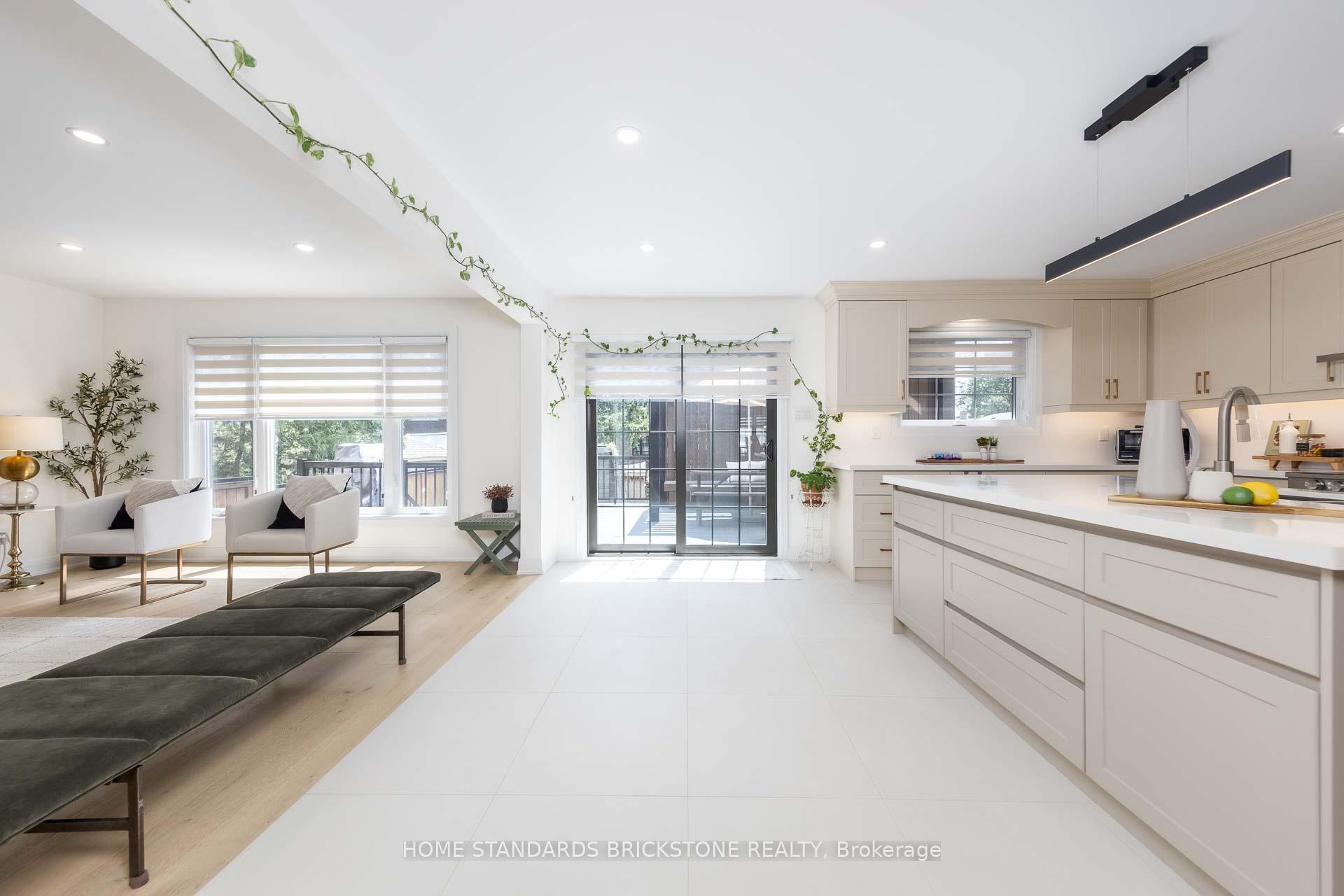 Photo 14 of 139 Pinewood Drive, Vaughan, Crestwood-Springfarm-Yorkhill — HOMEH
