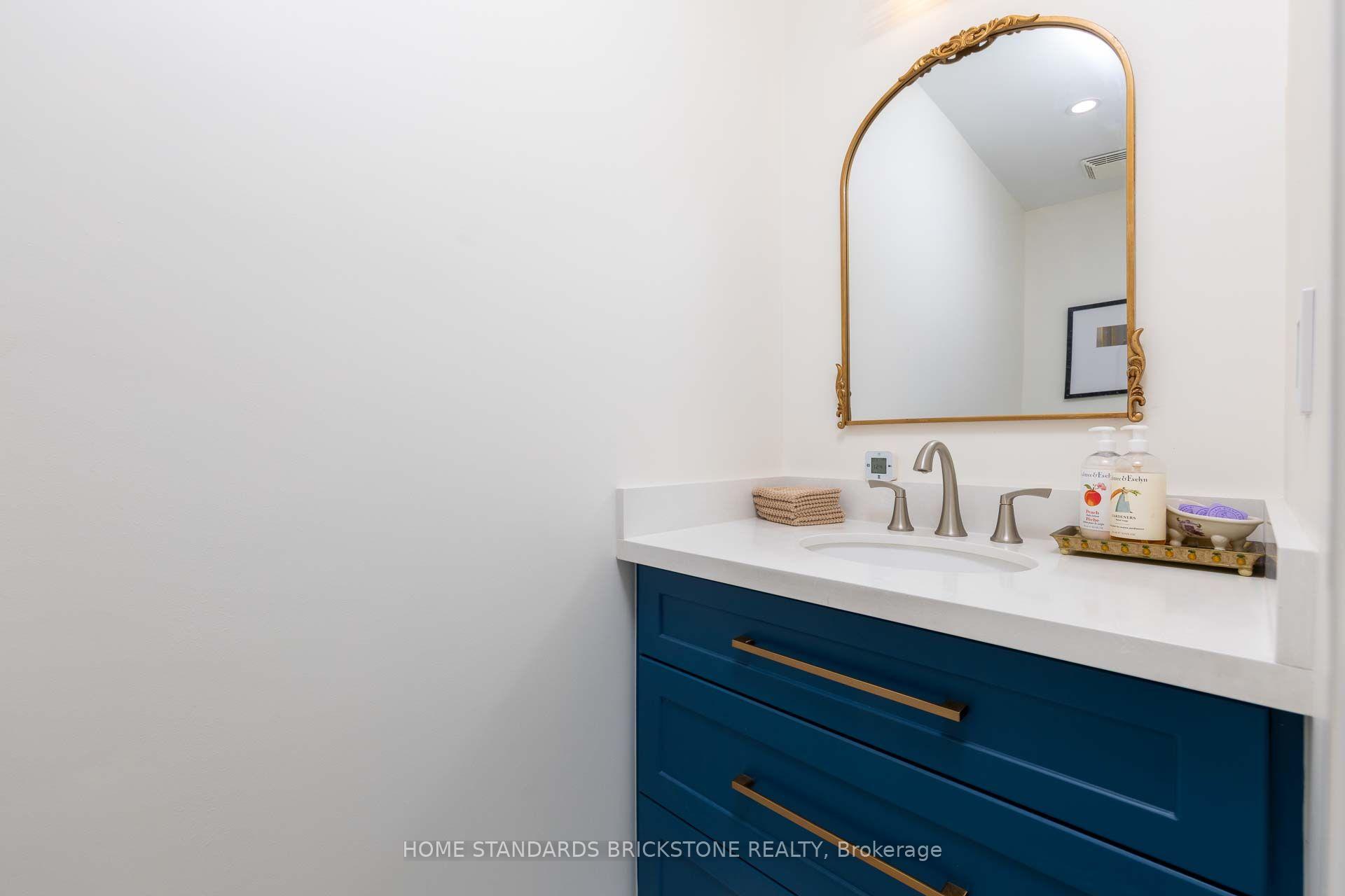 Photo 19 of 139 Pinewood Drive, Vaughan, Crestwood-Springfarm-Yorkhill — HOMEH
