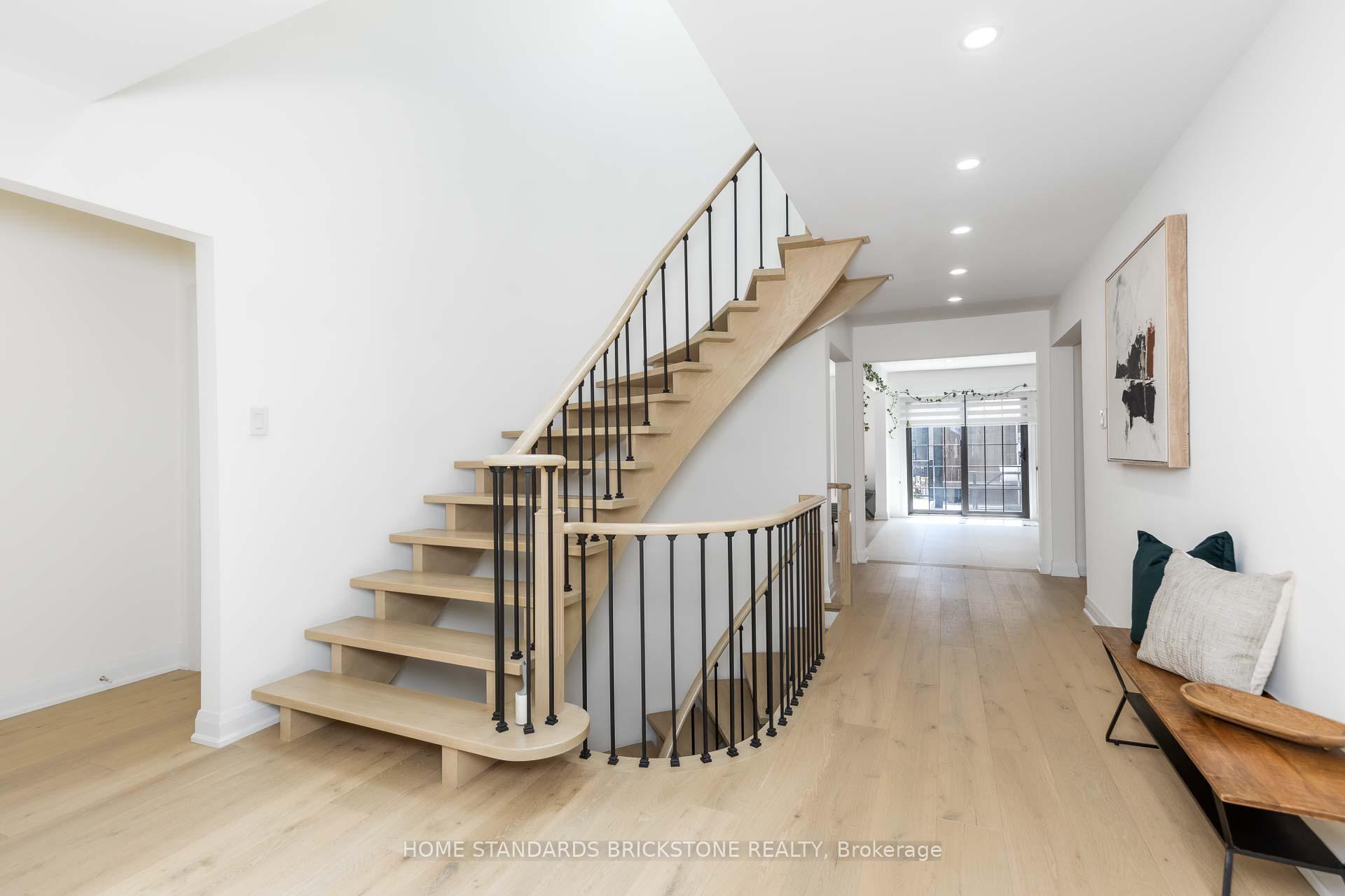 Photo 20 of 139 Pinewood Drive, Vaughan, Crestwood-Springfarm-Yorkhill — HOMEH