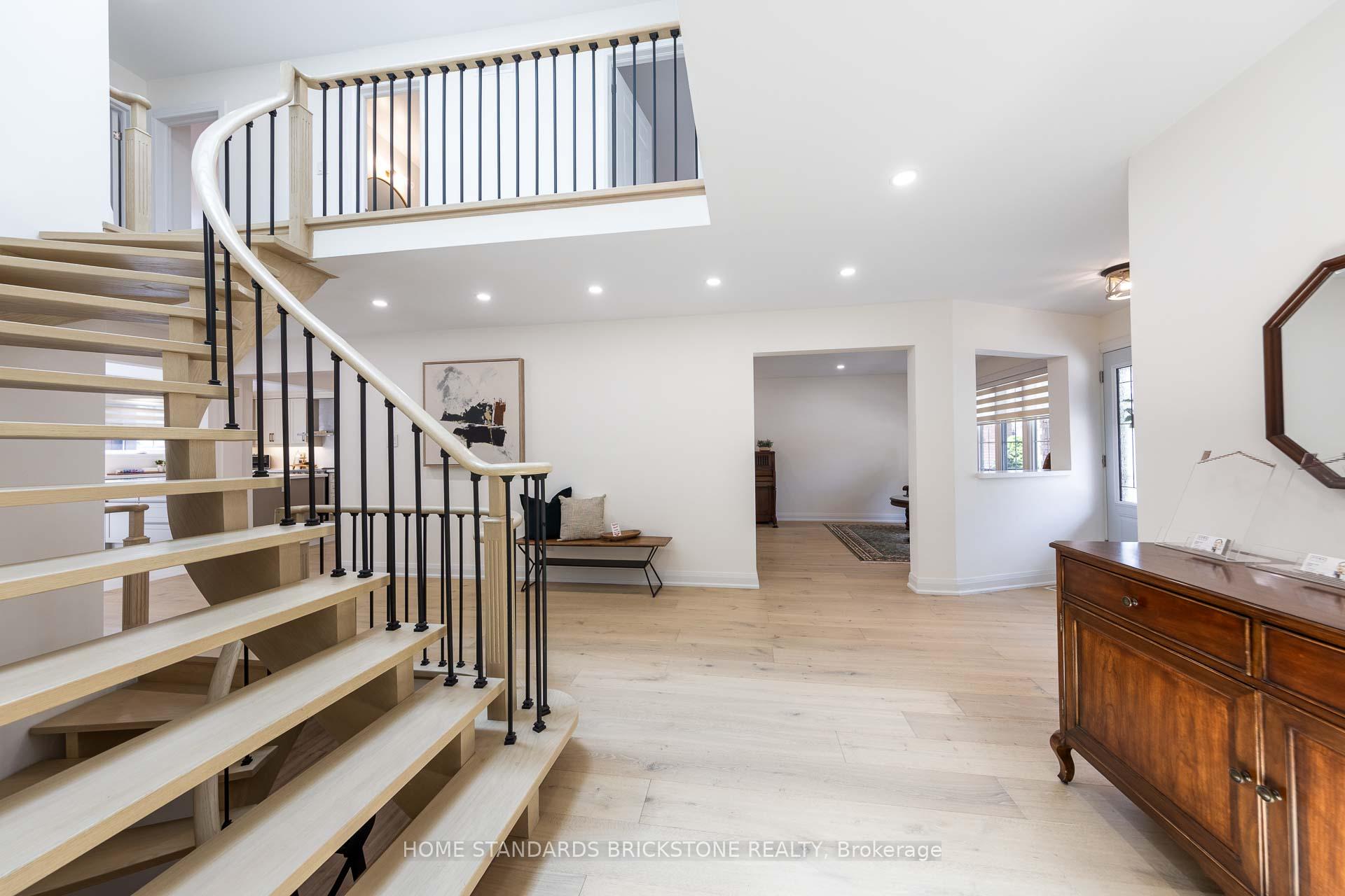 Photo 21 of 139 Pinewood Drive, Vaughan, Crestwood-Springfarm-Yorkhill — HOMEH