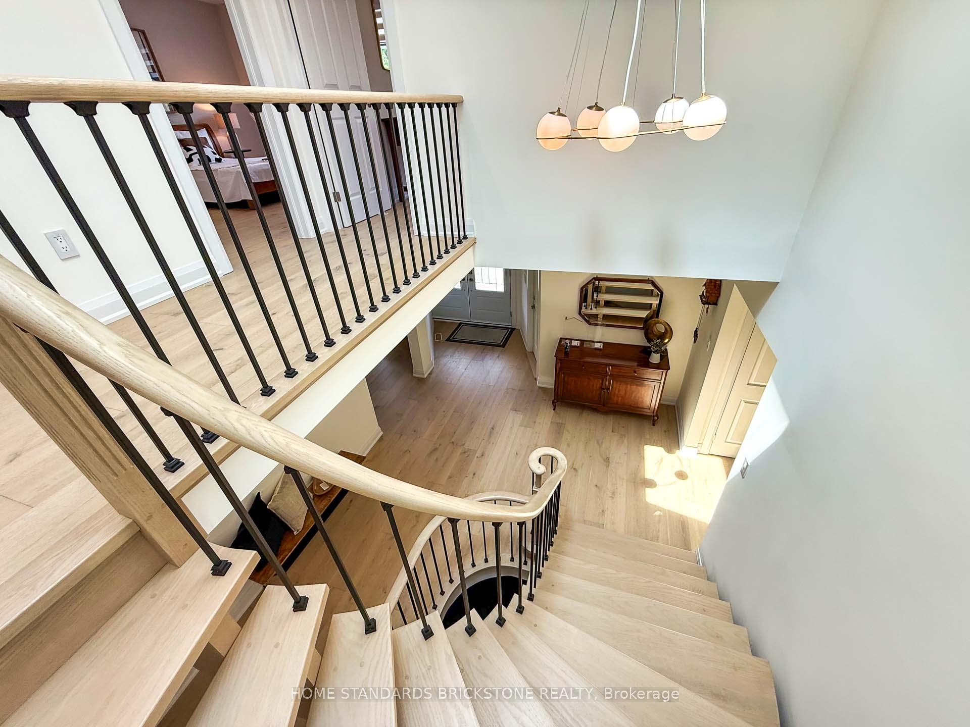 Photo 22 of 139 Pinewood Drive, Vaughan, Crestwood-Springfarm-Yorkhill — HOMEH