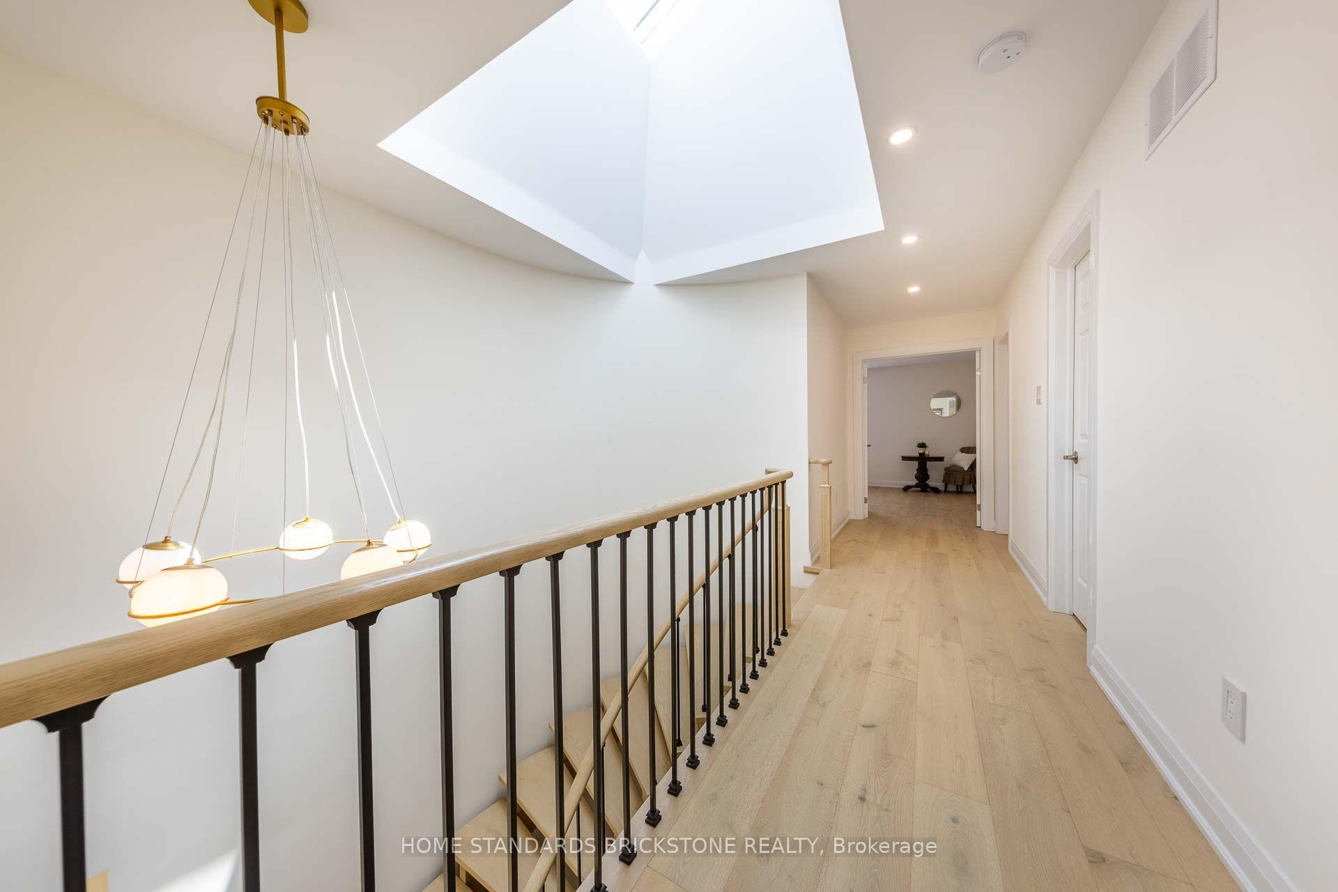 Photo 23 of 139 Pinewood Drive, Vaughan, Crestwood-Springfarm-Yorkhill — HOMEH