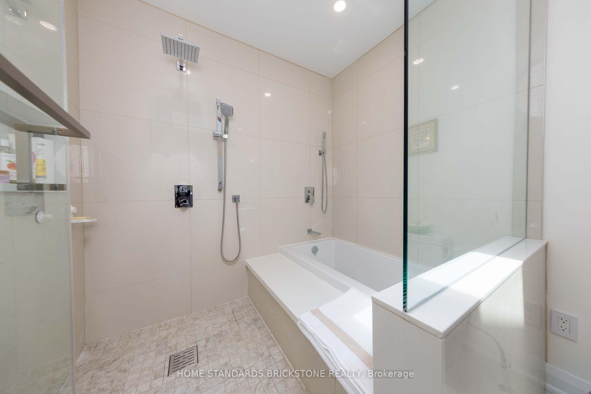Photo 28 of 139 Pinewood Drive, Vaughan, Crestwood-Springfarm-Yorkhill — HOMEH