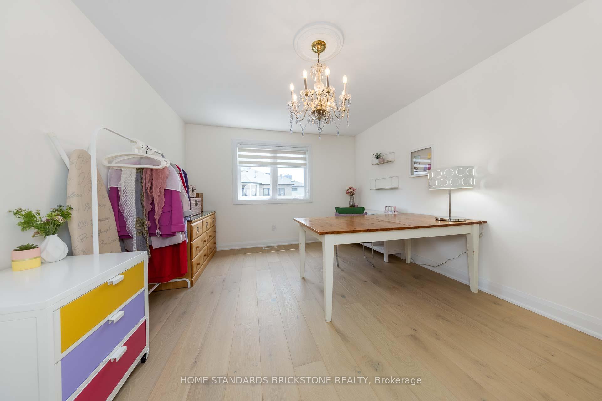 Photo 29 of 139 Pinewood Drive, Vaughan, Crestwood-Springfarm-Yorkhill — HOMEH
