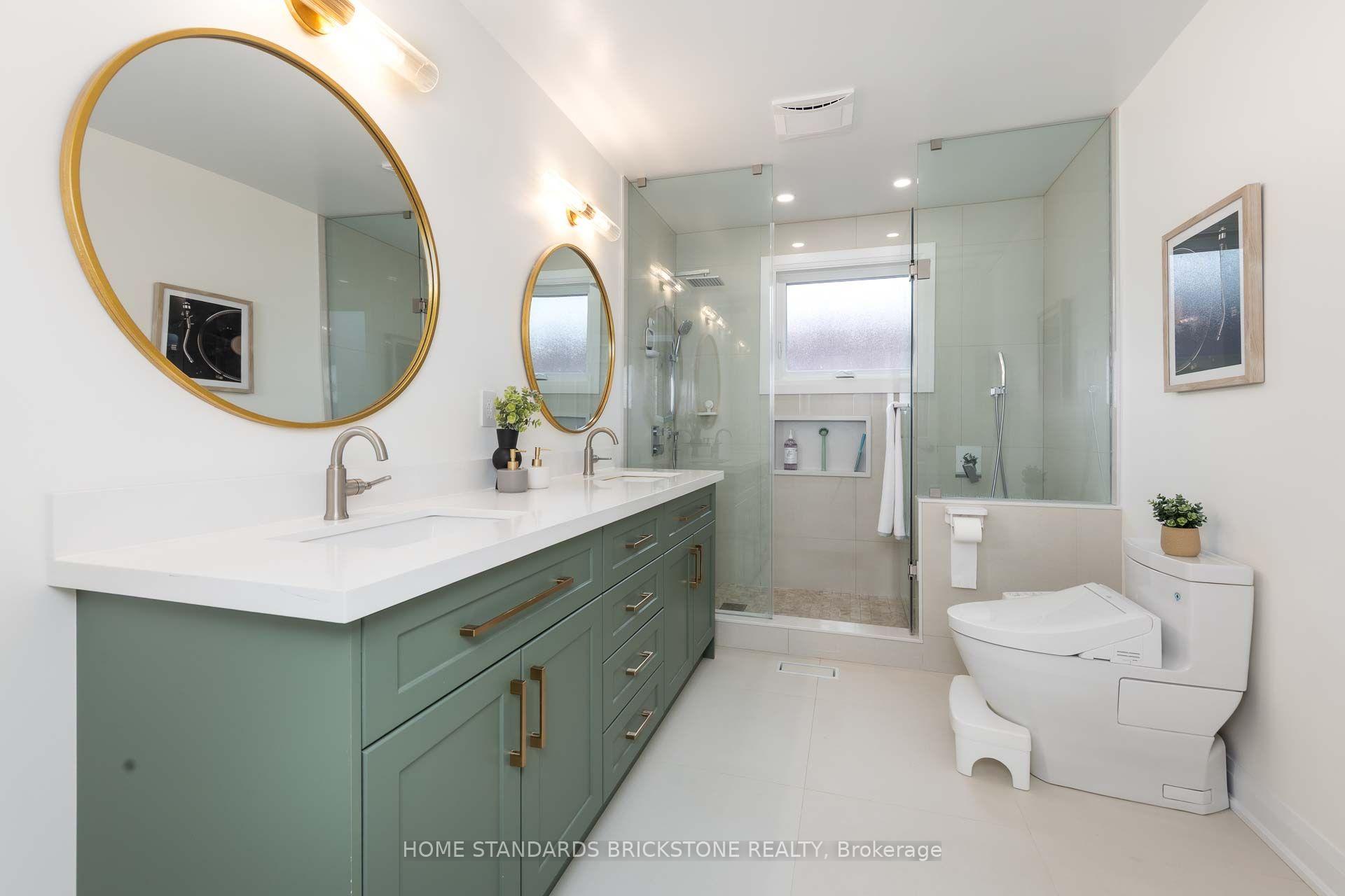 Photo 30 of 139 Pinewood Drive, Vaughan, Crestwood-Springfarm-Yorkhill — HOMEH