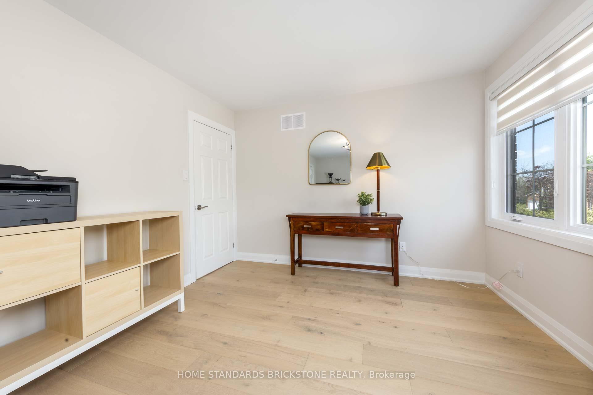 Photo 33 of 139 Pinewood Drive, Vaughan, Crestwood-Springfarm-Yorkhill — HOMEH