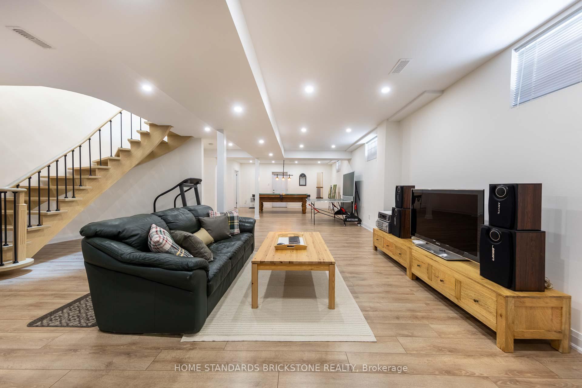 Photo 36 of 139 Pinewood Drive, Vaughan, Crestwood-Springfarm-Yorkhill — HOMEH