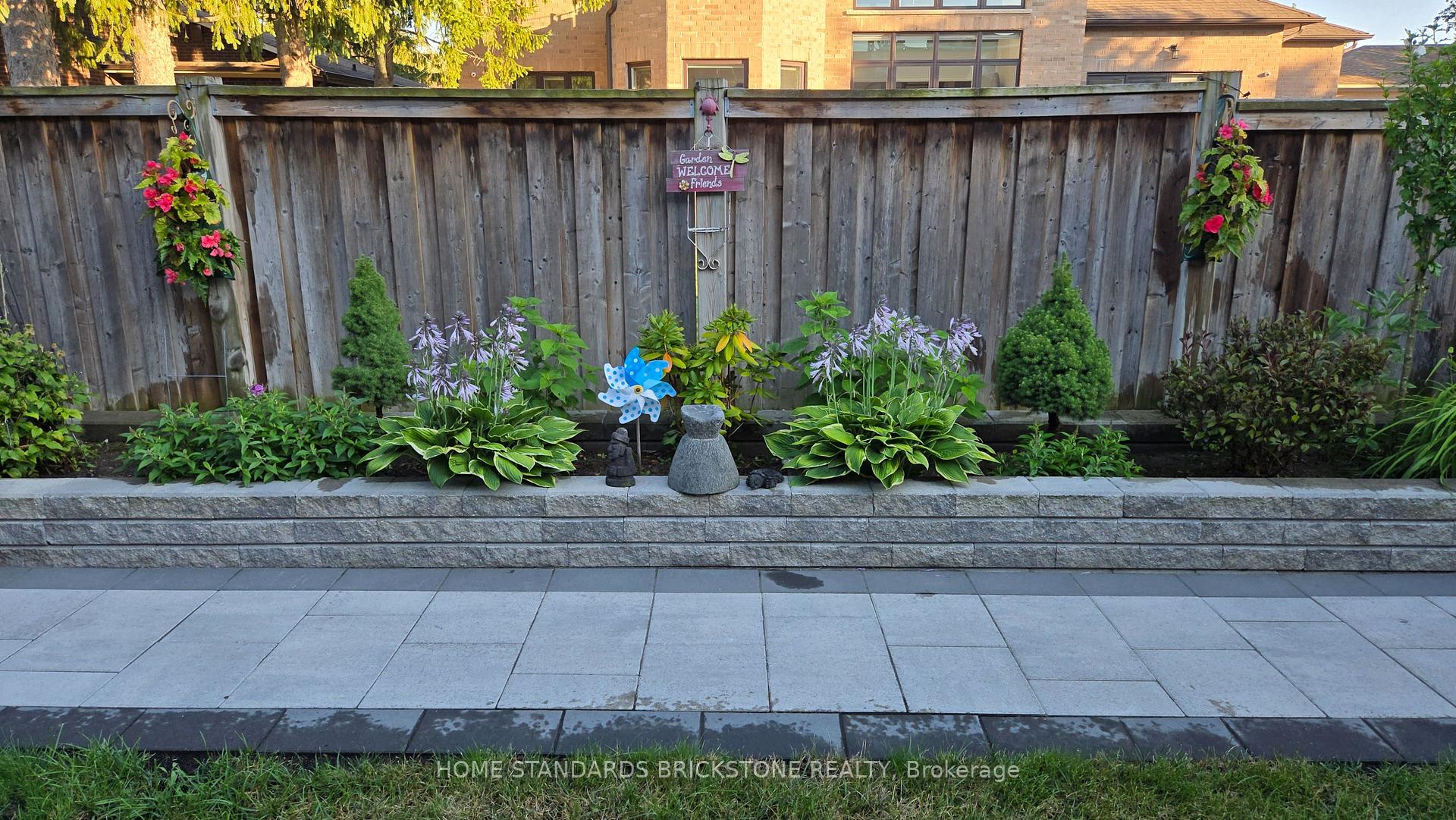 Photo 45 of 139 Pinewood Drive, Vaughan, Crestwood-Springfarm-Yorkhill — HOMEH