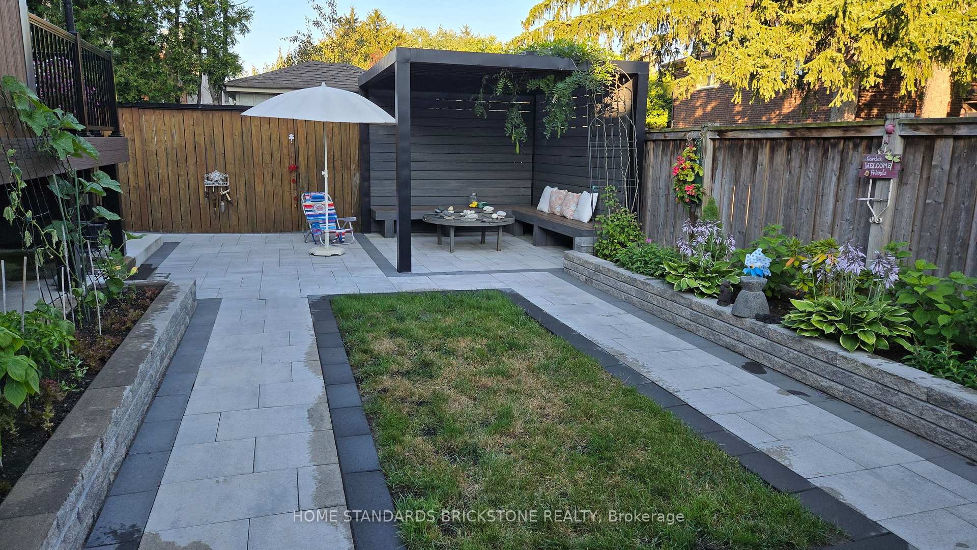 Photo 46 of 139 Pinewood Drive, Vaughan, Crestwood-Springfarm-Yorkhill — HOMEH