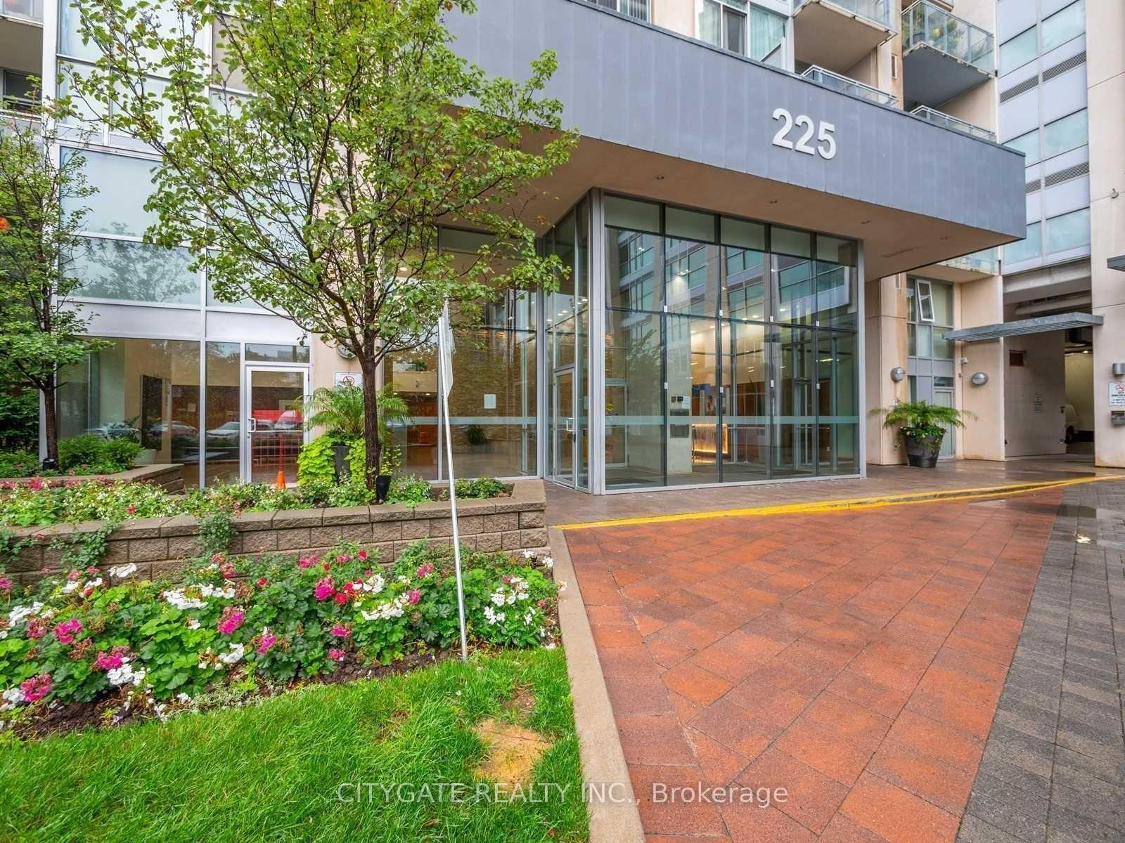 Photo 2 of Unit 314, 225 Webb Drive, Mississauga, City Centre — HOMEH