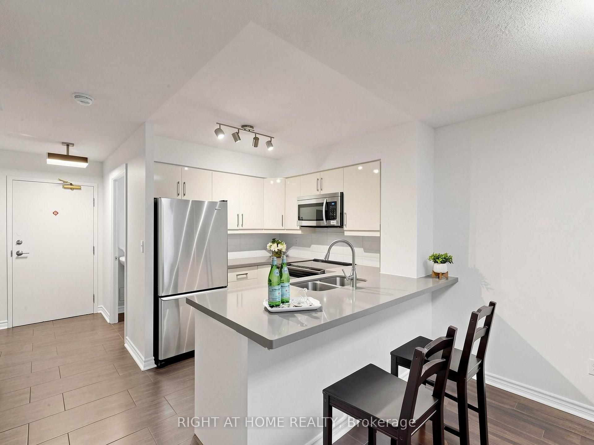 Photo 12 of Unit 404, 30 Hayden Street, Toronto, Church-Yonge Corridor — HOMEH