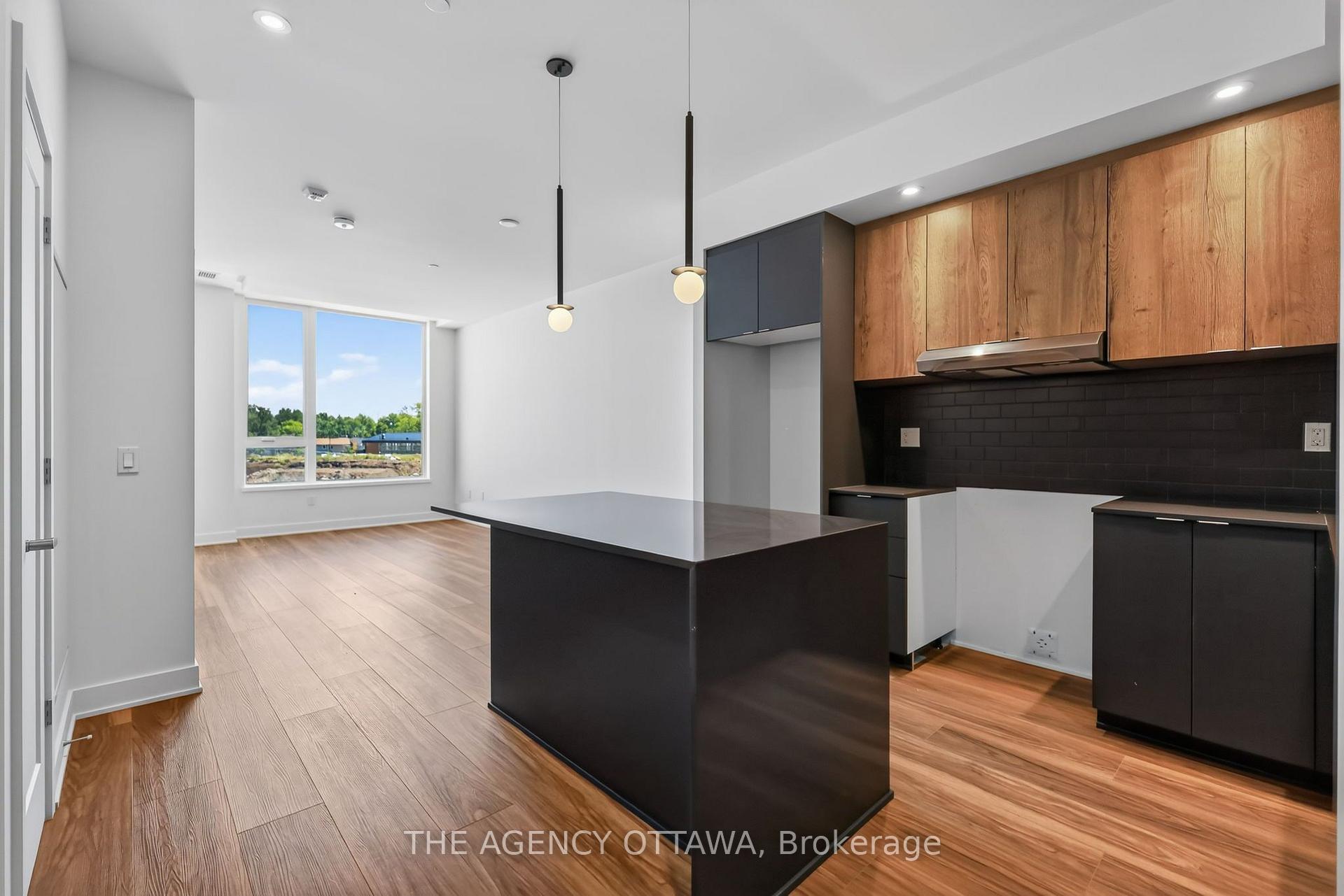 Photo 6 of Unit 302, 3085 Riverside Drive, Ottawa, Mooneys Bay/Riverside Park — HOMEH