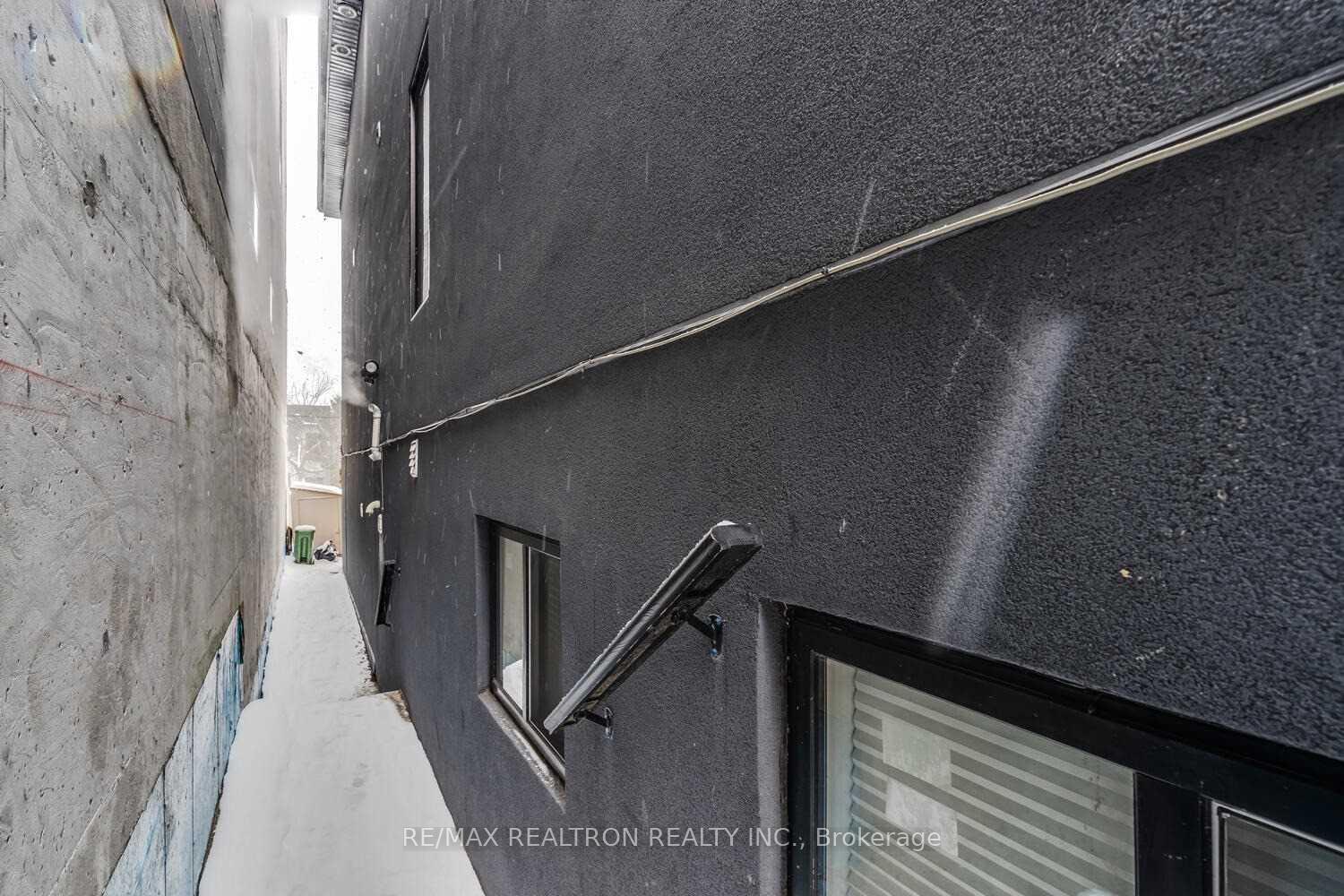 Photo 25 of Unit Lower, 1319 Gerrard Street E, Toronto, Greenwood-Coxwell — HOMEH