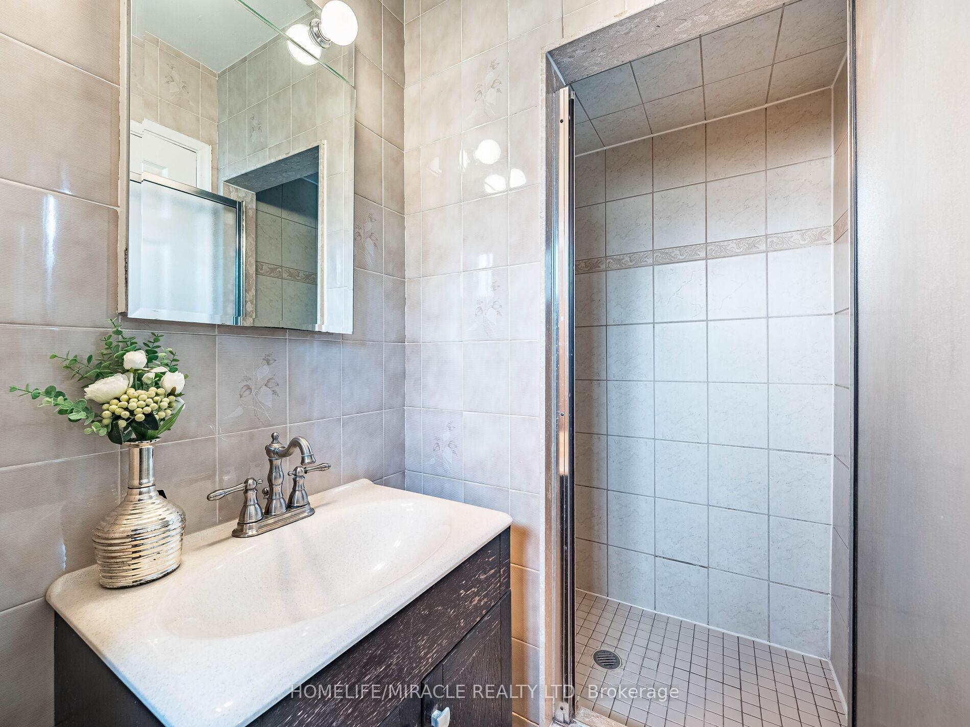 Photo 10 of 7 Chapais Crescent, Scarborough, Centennial Scarborough — HOMEH