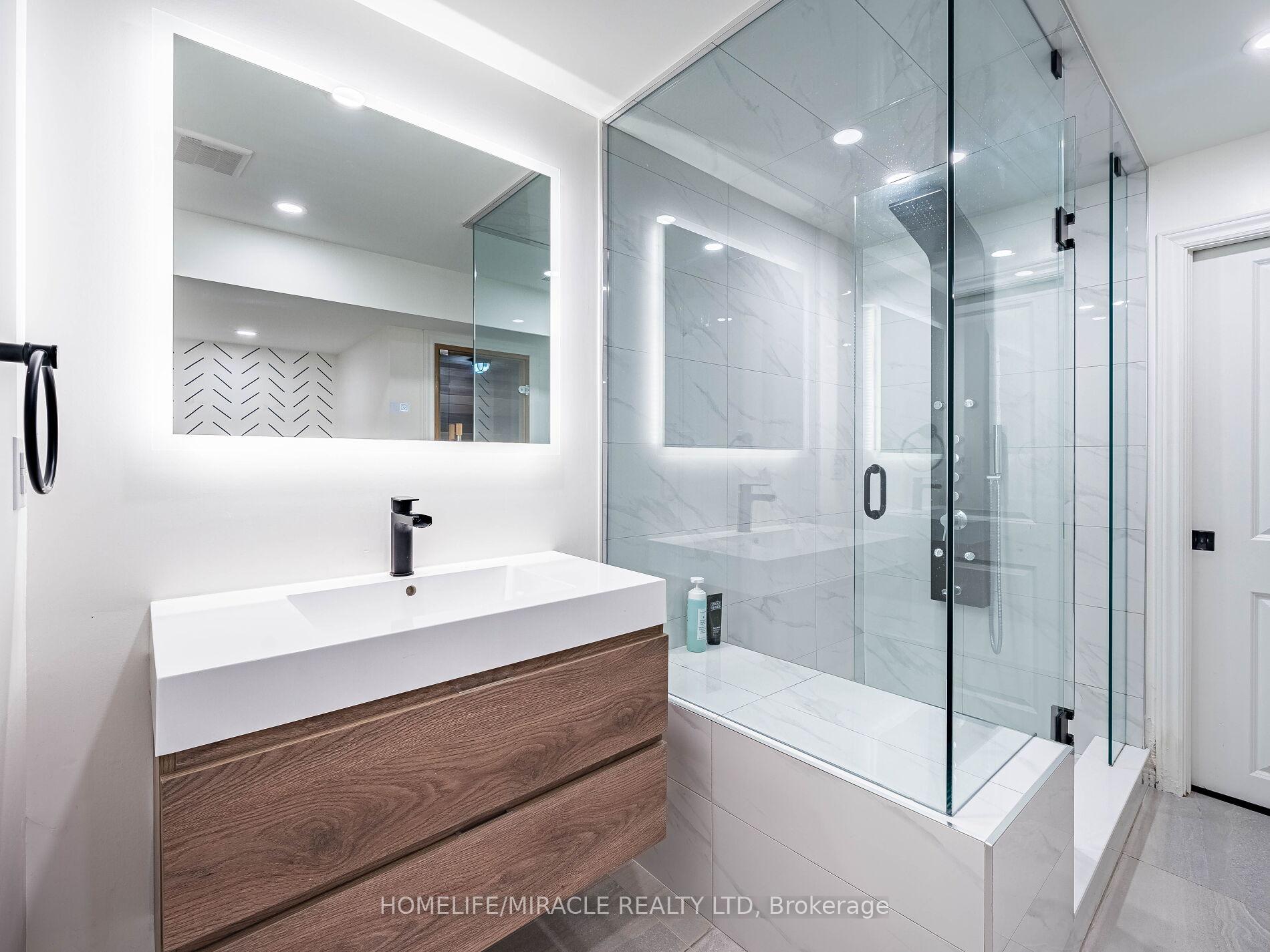 Photo 18 of 7 Chapais Crescent, Scarborough, Centennial Scarborough — HOMEH