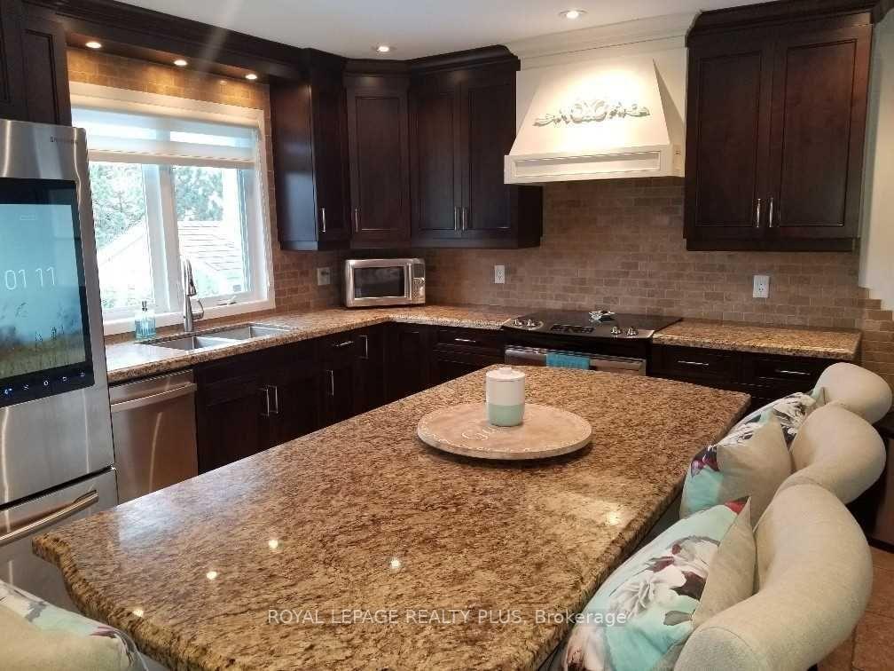 Photo 2 of 34 Haslemere Avenue, Brampton, Brampton East — HOMEH
