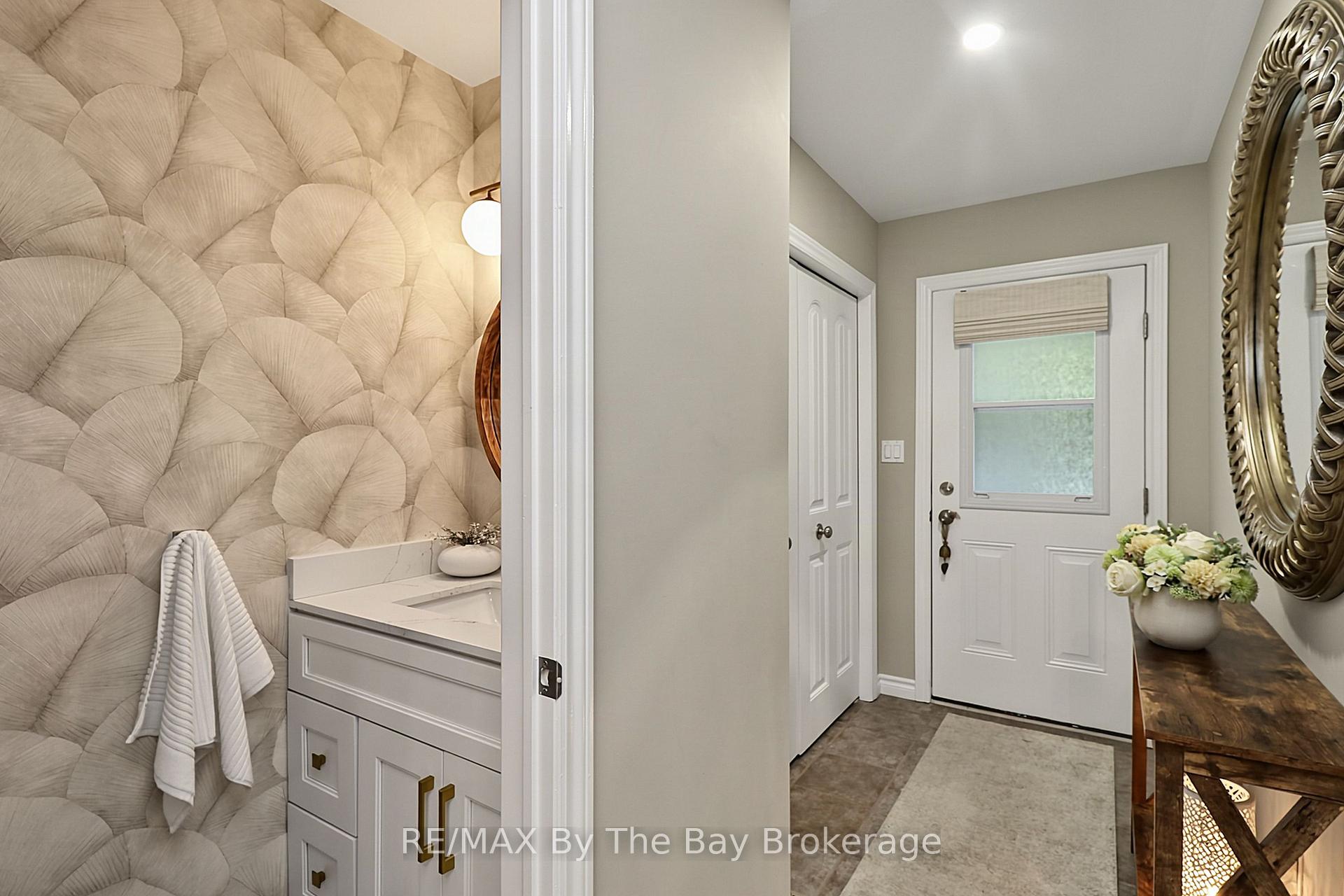 Photo 10 of 50 Silver Glen Boulevard, Collingwood — HOMEH