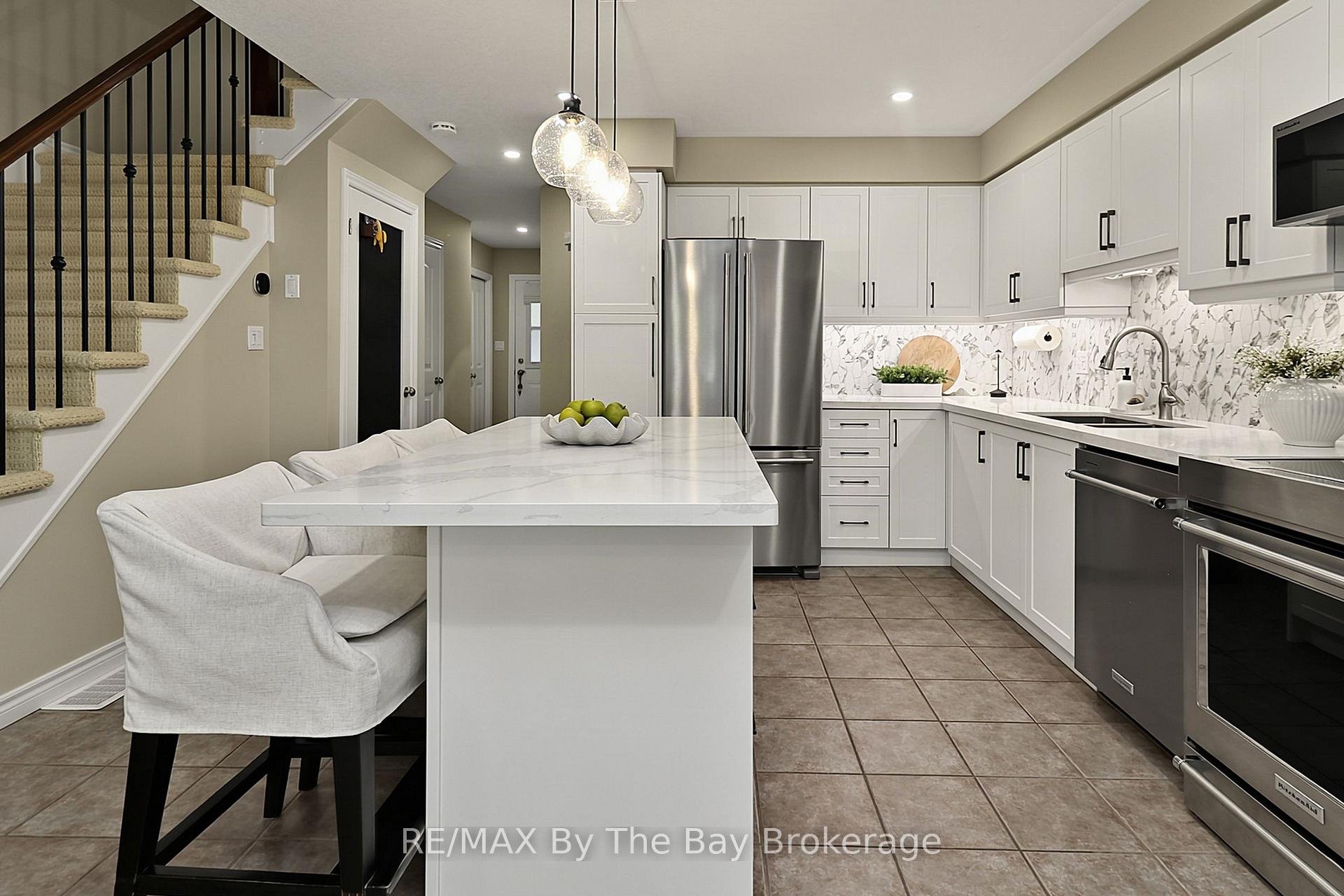 Photo 15 of 50 Silver Glen Boulevard, Collingwood — HOMEH