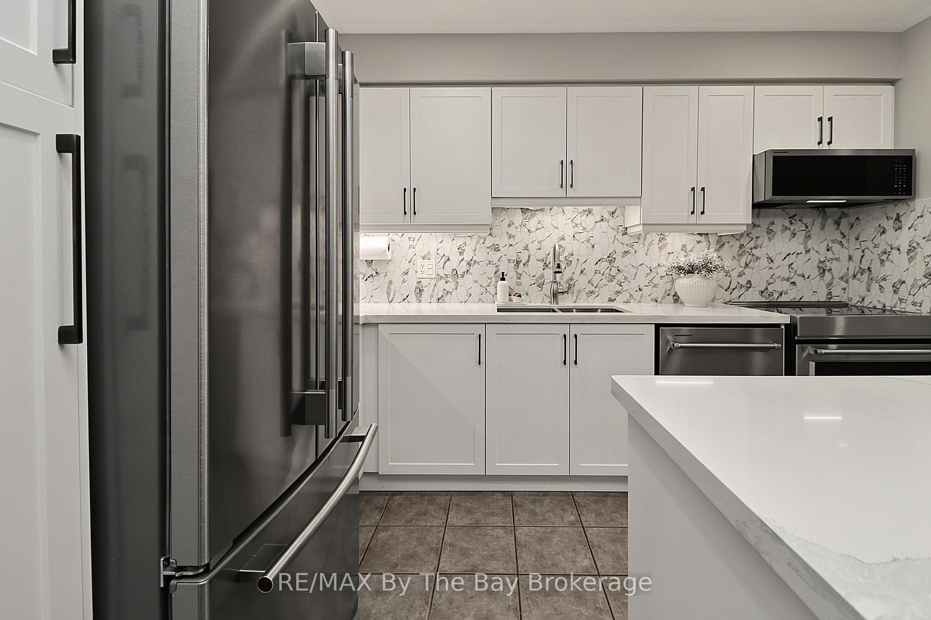 Photo 16 of 50 Silver Glen Boulevard, Collingwood — HOMEH