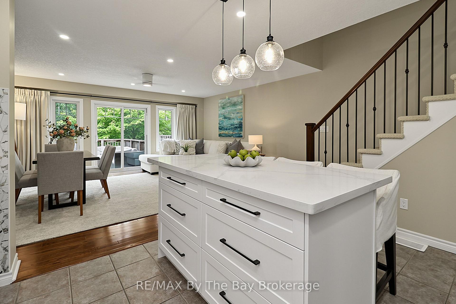 Photo 18 of 50 Silver Glen Boulevard, Collingwood — HOMEH