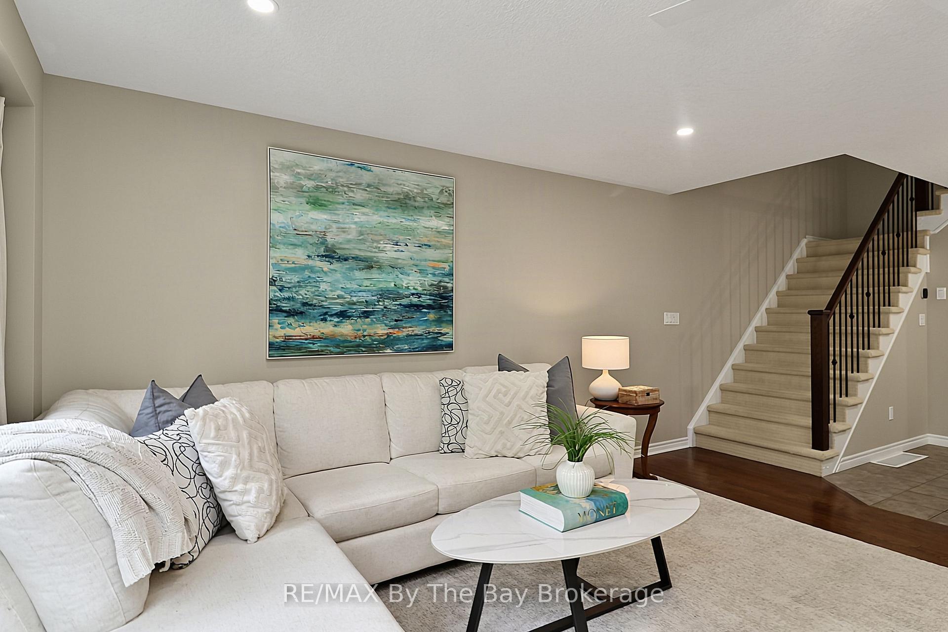 Photo 25 of 50 Silver Glen Boulevard, Collingwood — HOMEH