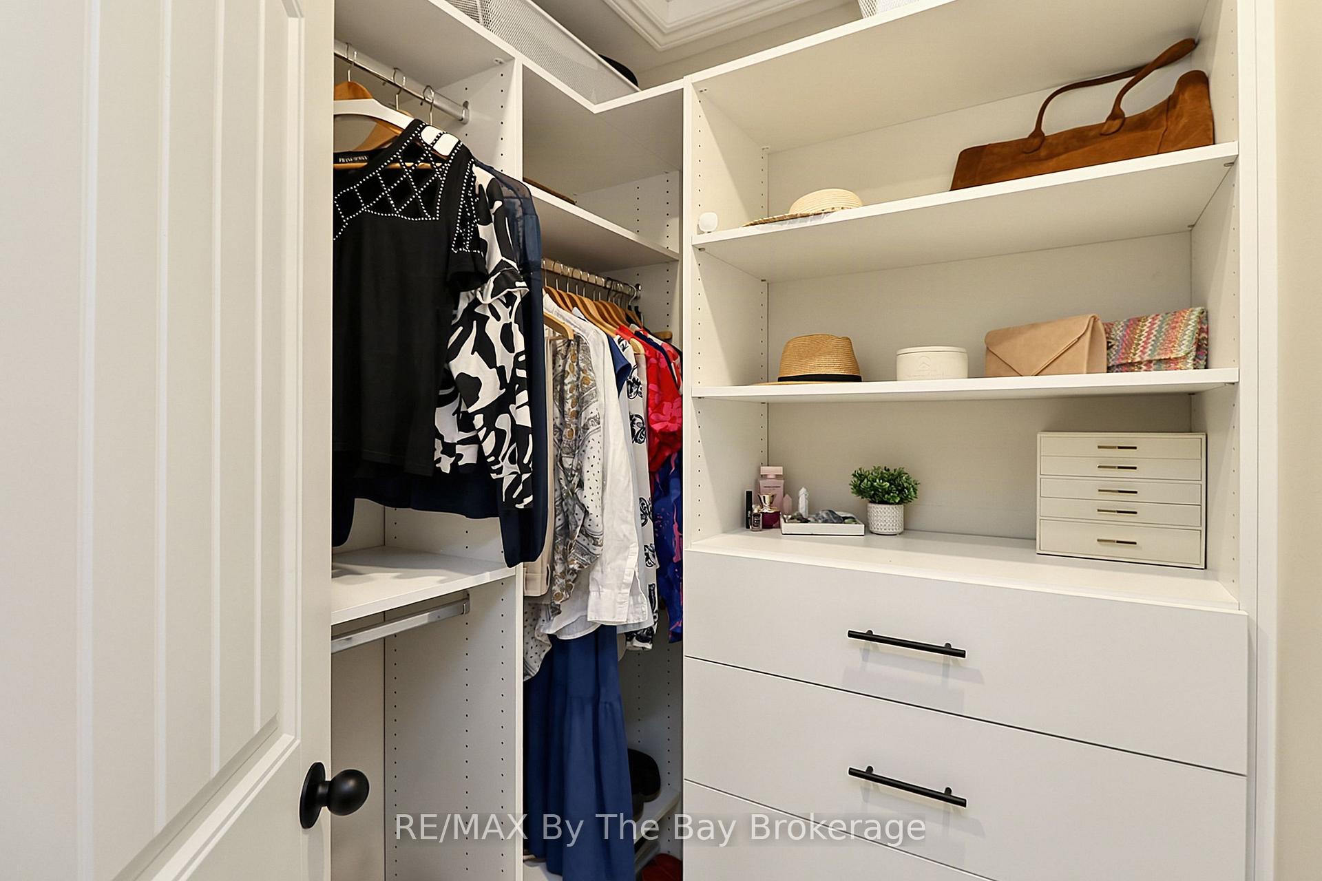 Photo 42 of 50 Silver Glen Boulevard, Collingwood — HOMEH
