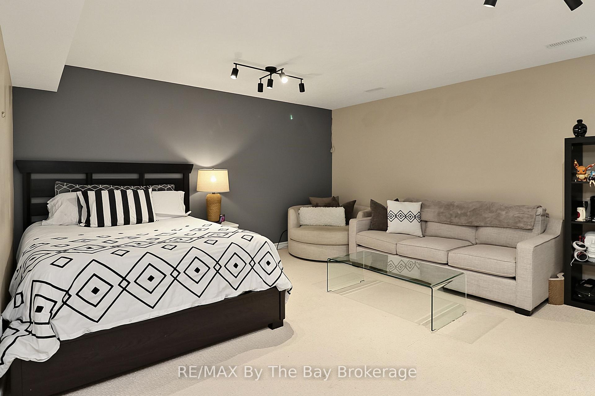 Photo 41 of 50 Silver Glen Boulevard, Collingwood — HOMEH