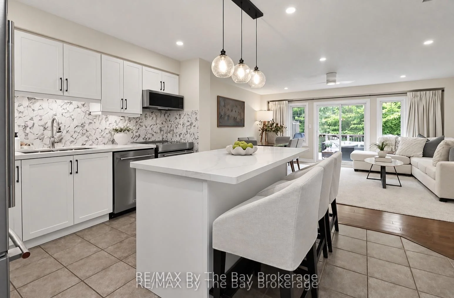 Photo 11 of 50 Silver Glen Boulevard, Collingwood — HOMEH