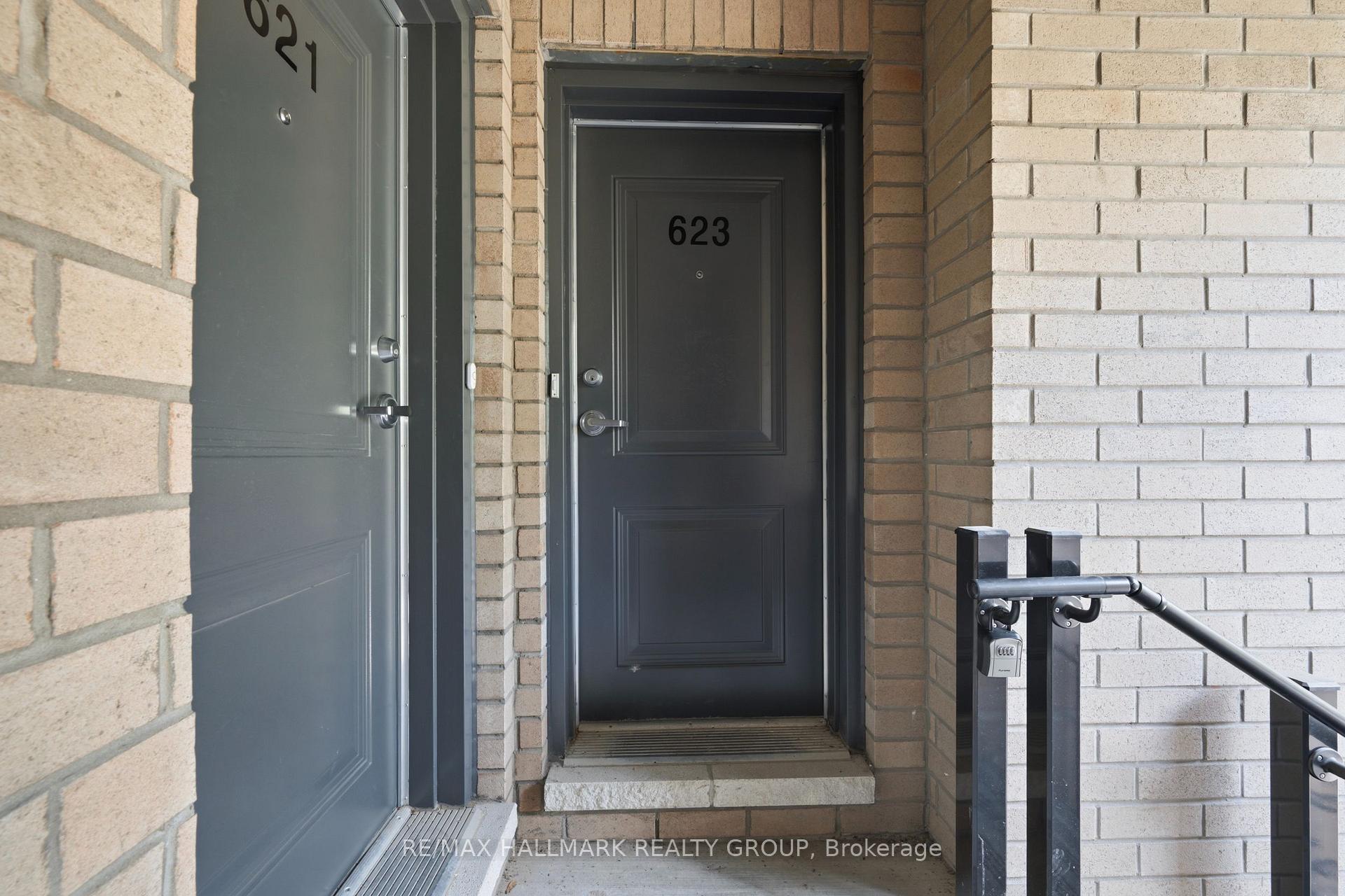 Photo 3 of 623 Silhouette Private, Ottawa, Barrhaven - Cedargrove/Fraserdale — HOMEH