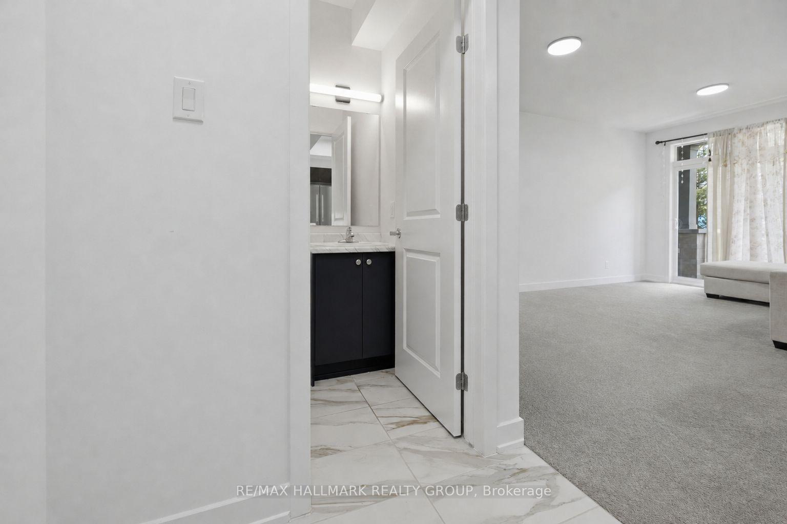 Photo 6 of 623 Silhouette Private, Ottawa, Barrhaven - Cedargrove/Fraserdale — HOMEH