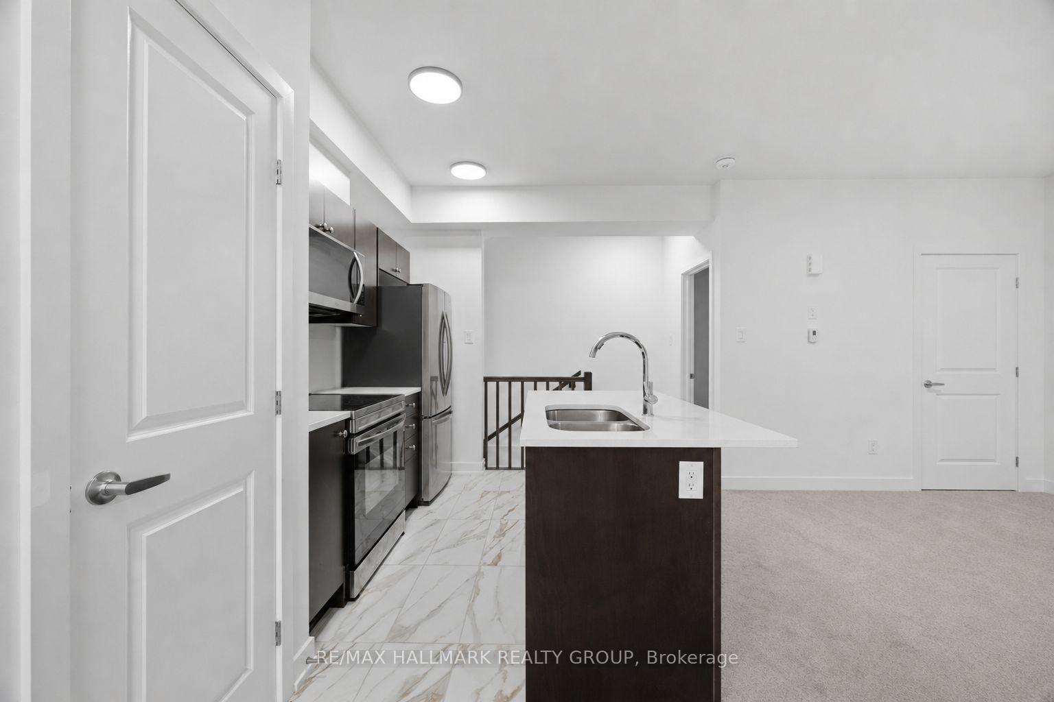 Photo 8 of 623 Silhouette Private, Ottawa, Barrhaven - Cedargrove/Fraserdale — HOMEH