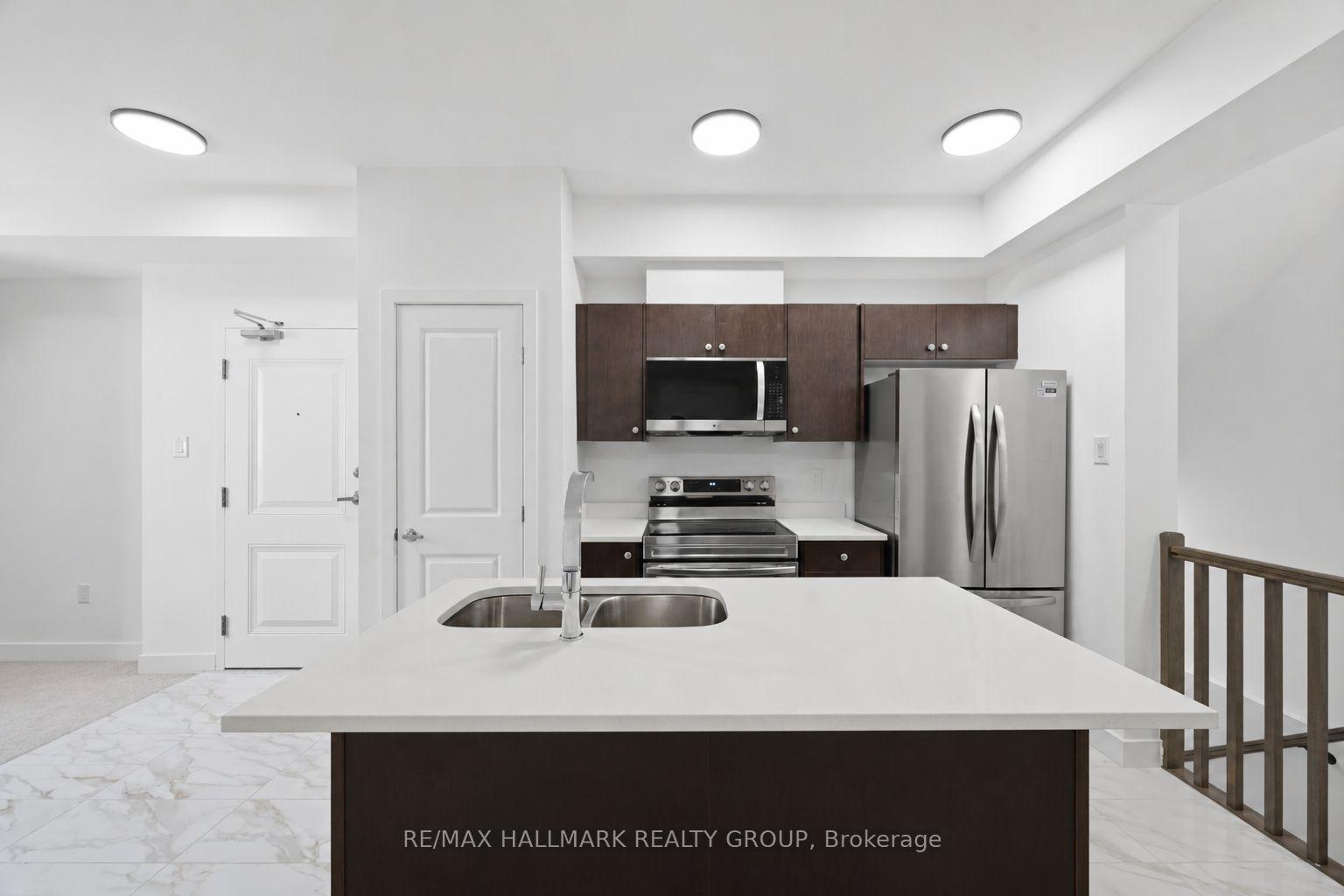 Photo 9 of 623 Silhouette Private, Ottawa, Barrhaven - Cedargrove/Fraserdale — HOMEH