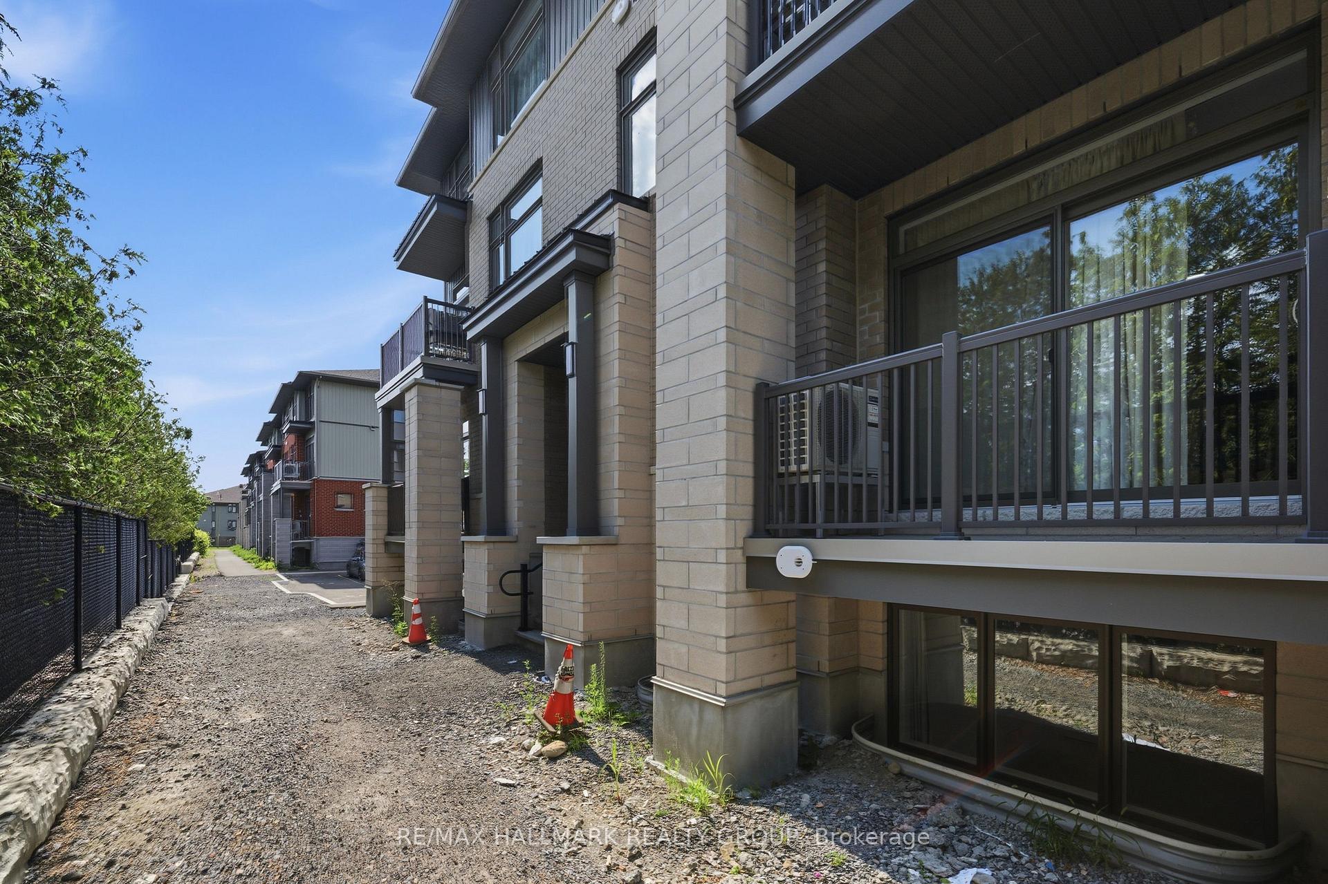 Photo 17 of 623 Silhouette Private, Ottawa, Barrhaven - Cedargrove/Fraserdale — HOMEH