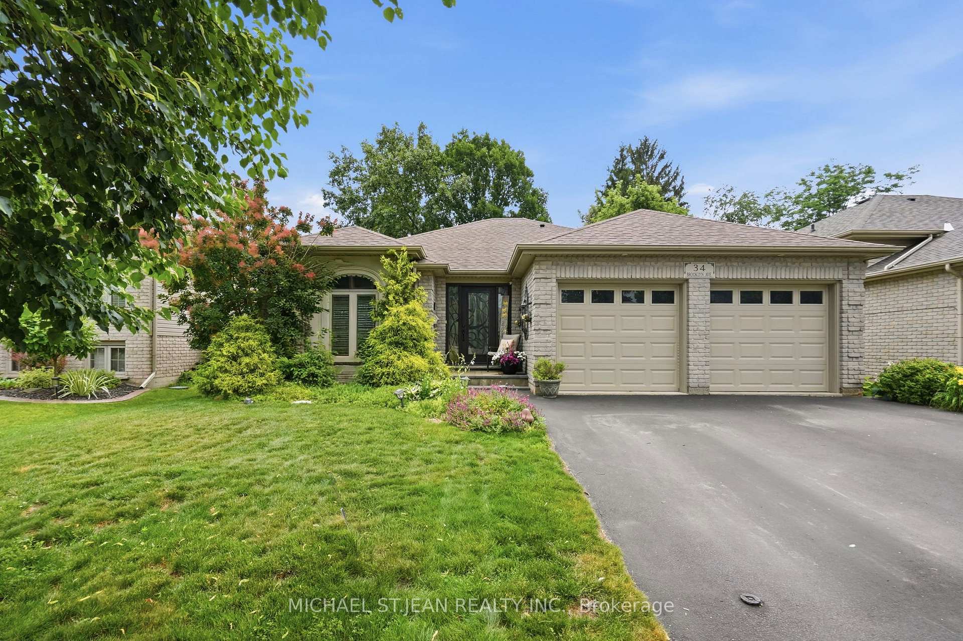 Photo 4 of 34 Brooklyn Avenue, Brantford, Lion's Park — HOMEH