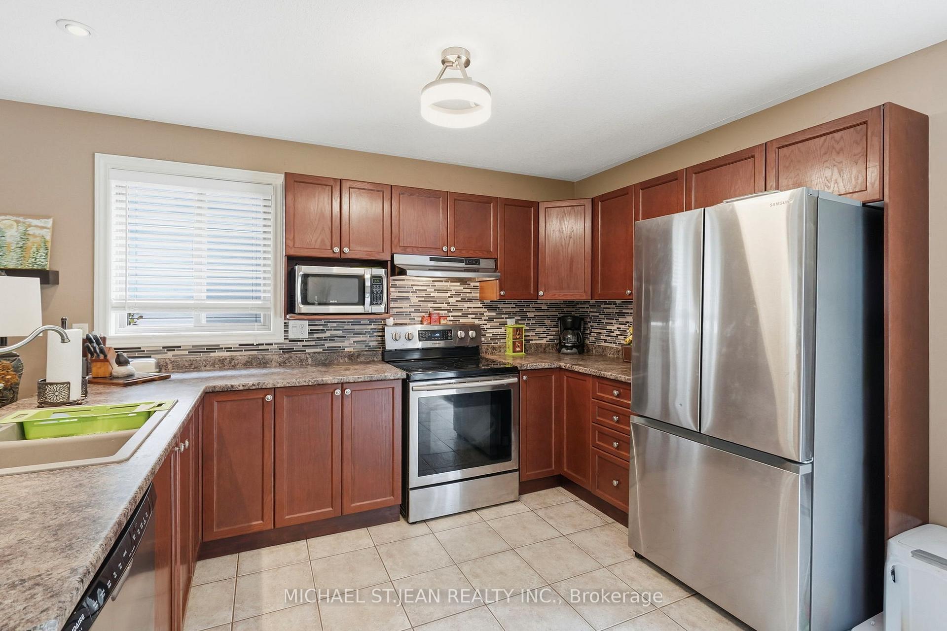 Photo 11 of 34 Brooklyn Avenue, Brantford, Lion's Park — HOMEH