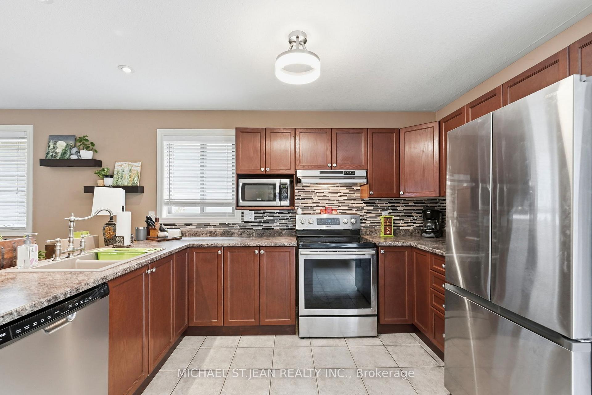 Photo 12 of 34 Brooklyn Avenue, Brantford, Lion's Park — HOMEH