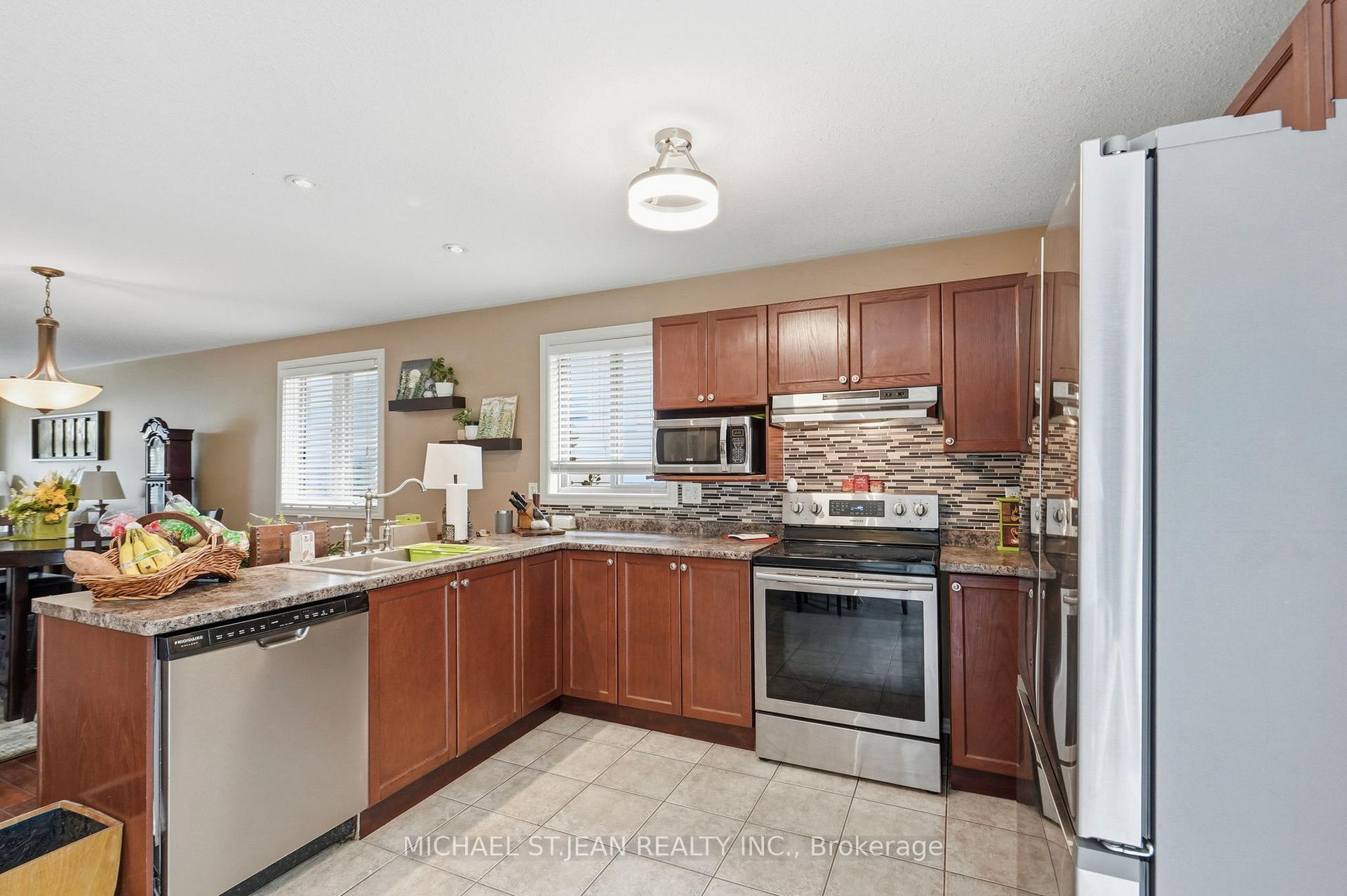 Photo 13 of 34 Brooklyn Avenue, Brantford, Lion's Park — HOMEH
