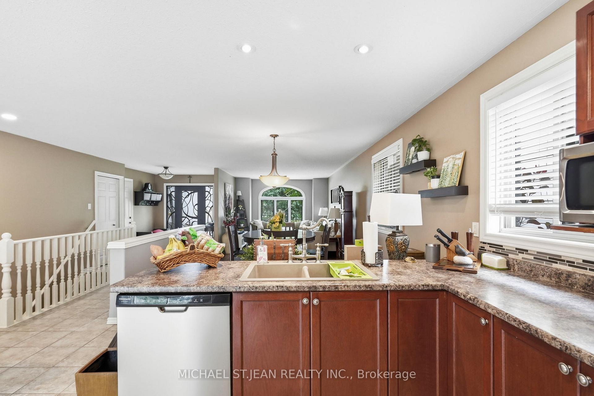 Photo 14 of 34 Brooklyn Avenue, Brantford, Lion's Park — HOMEH