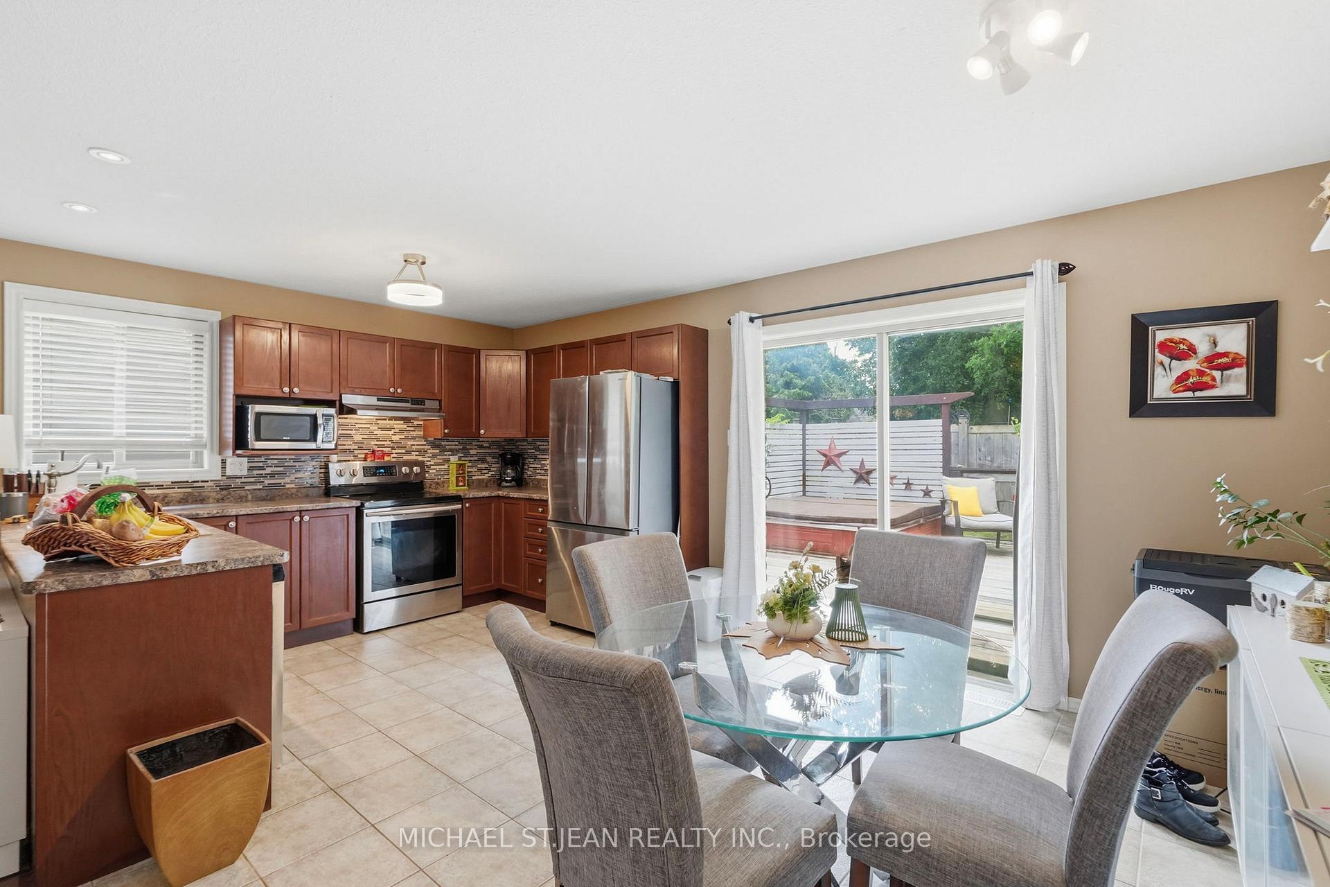 Photo 15 of 34 Brooklyn Avenue, Brantford, Lion's Park — HOMEH