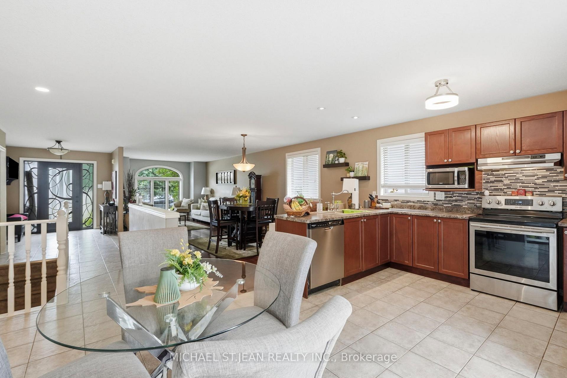 Photo 16 of 34 Brooklyn Avenue, Brantford, Lion's Park — HOMEH