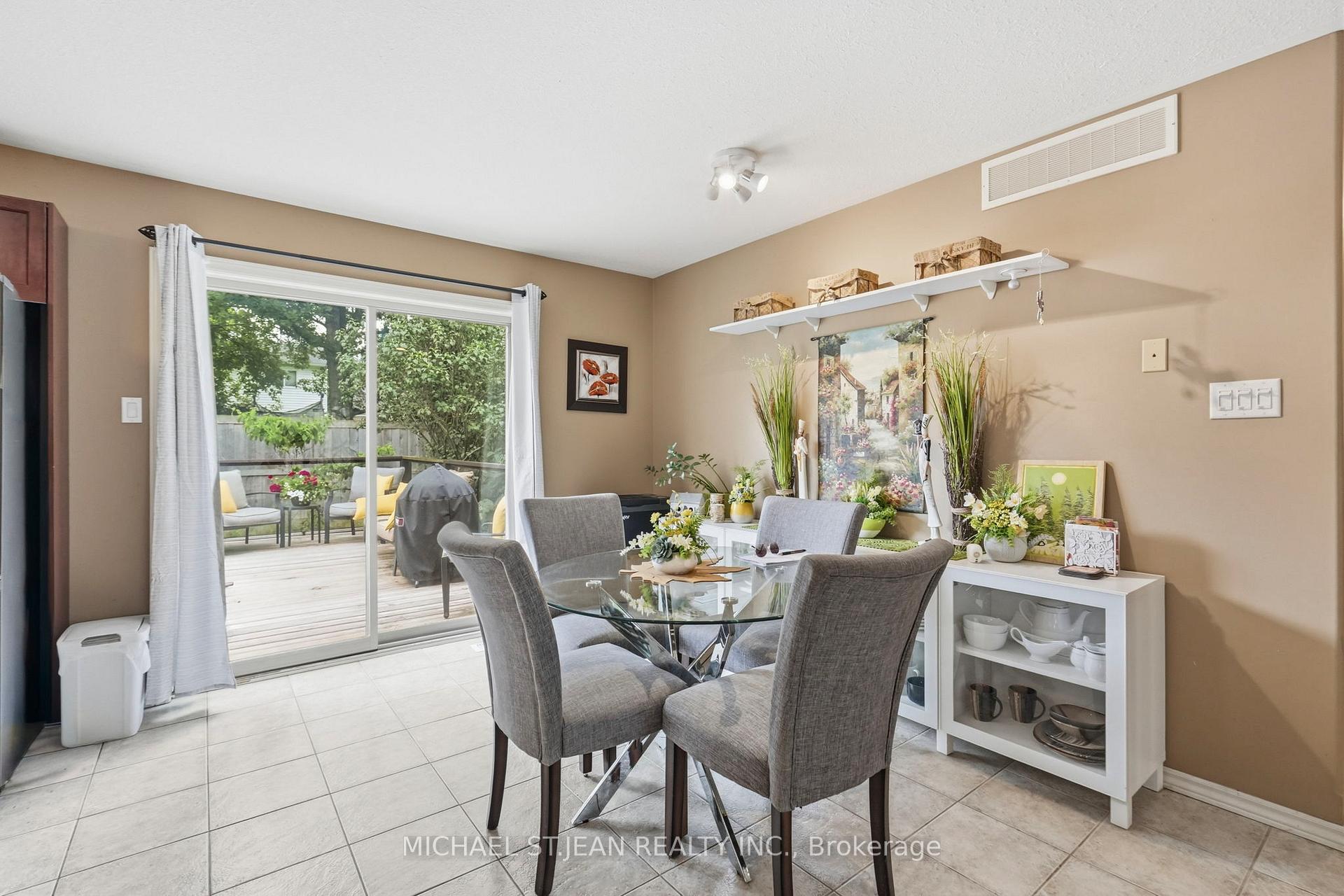 Photo 17 of 34 Brooklyn Avenue, Brantford, Lion's Park — HOMEH