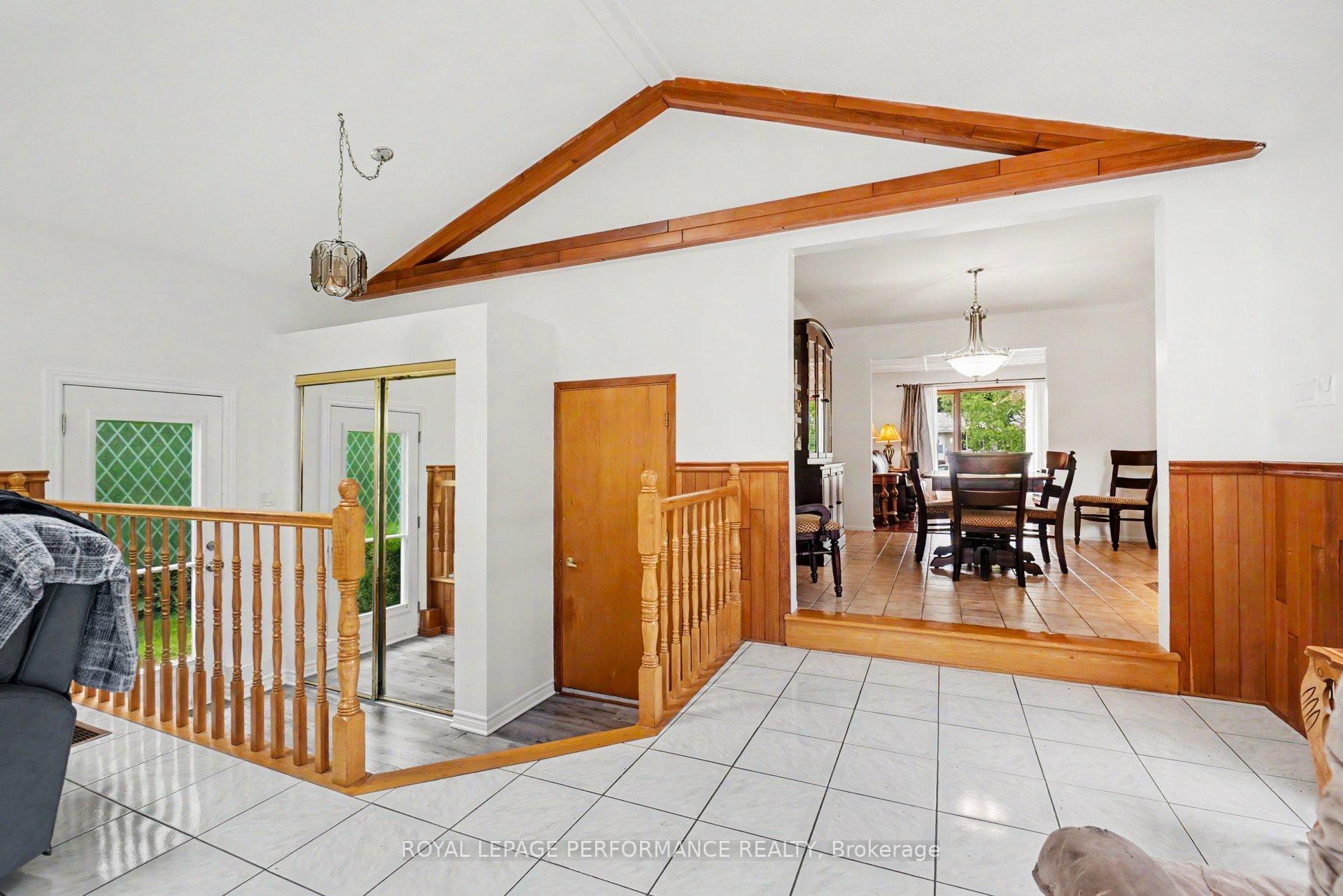 Photo 3 of 1599 Maxime Street, Ottawa, Pineview — HOMEH