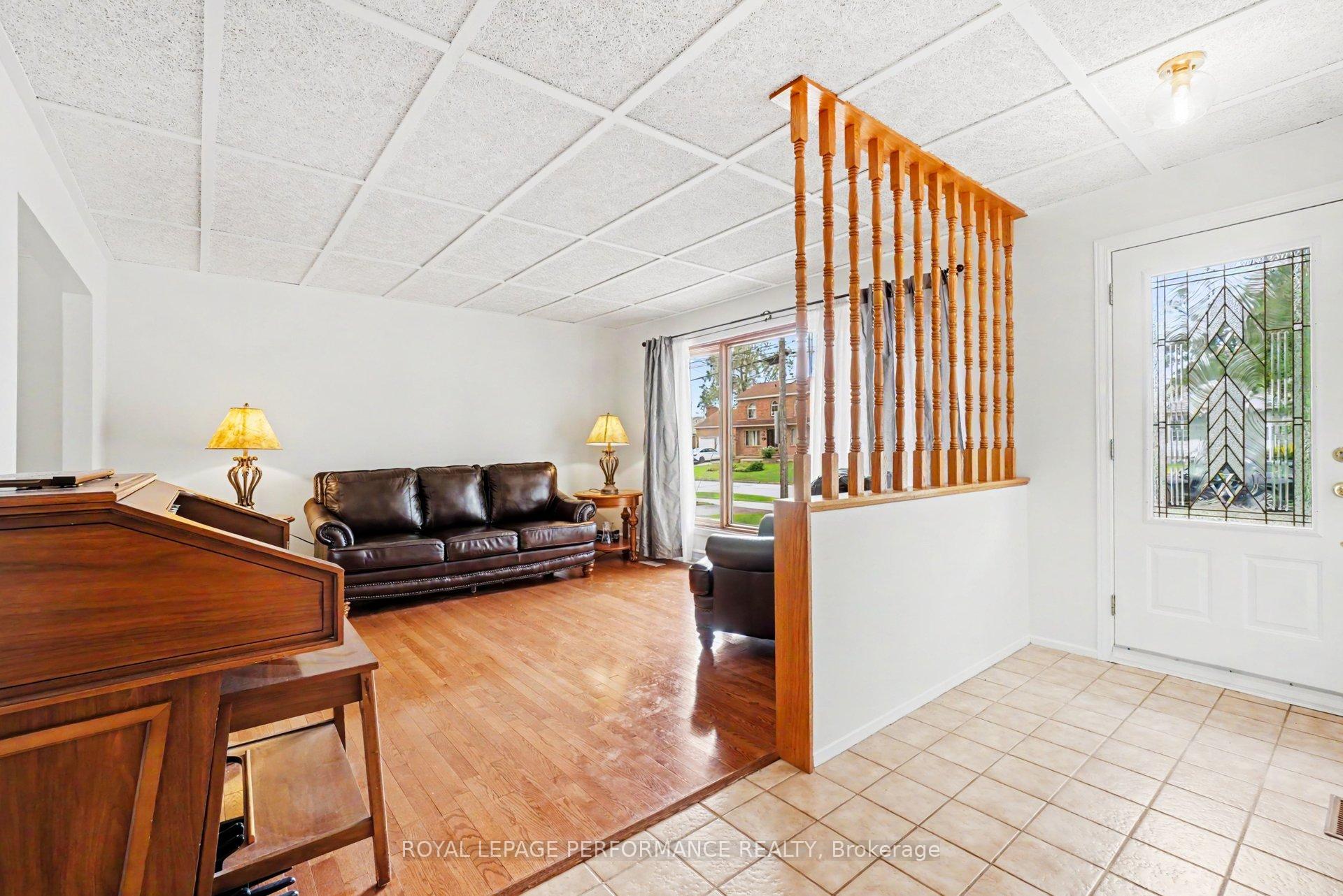 Photo 4 of 1599 Maxime Street, Ottawa, Pineview — HOMEH