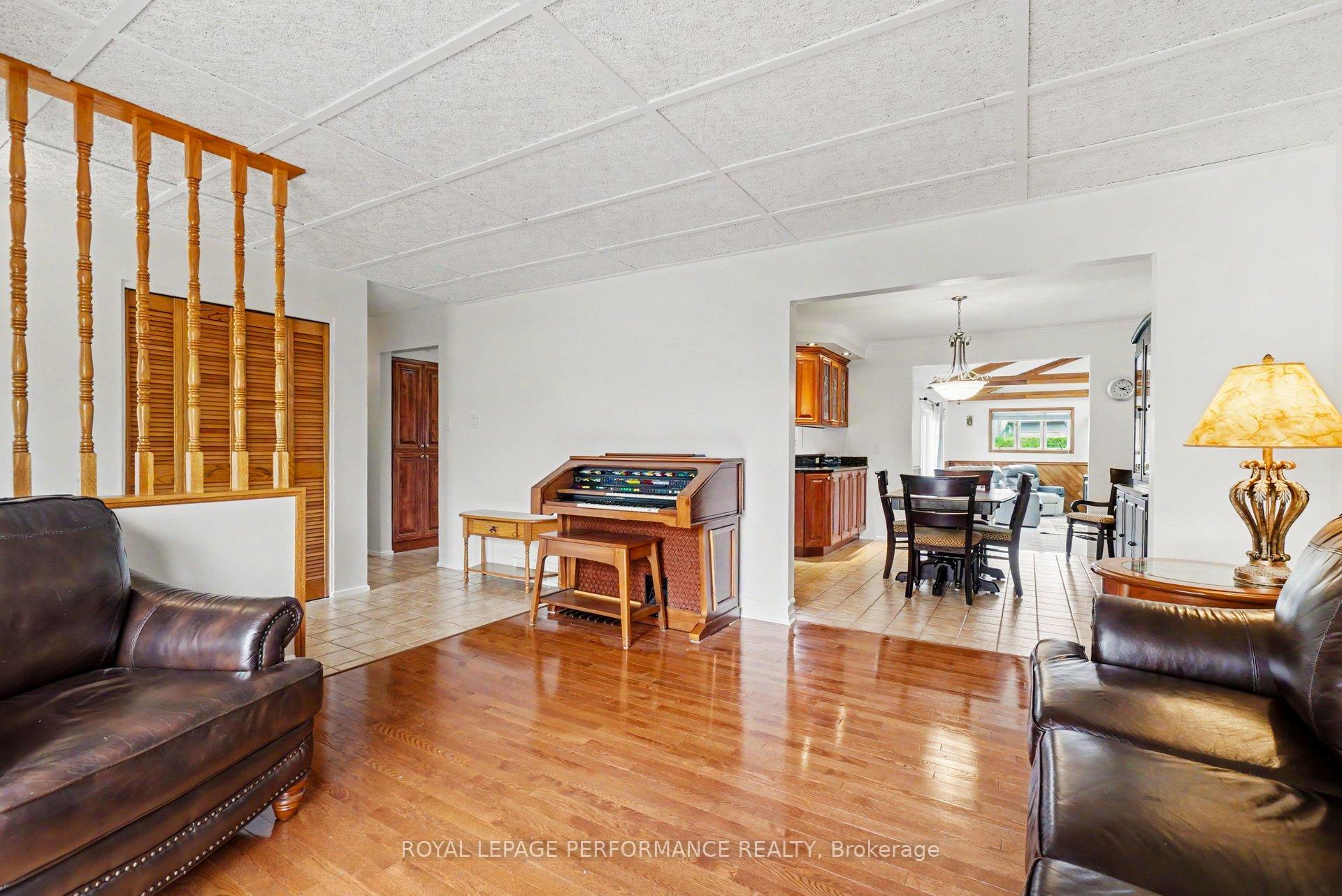 Photo 5 of 1599 Maxime Street, Ottawa, Pineview — HOMEH