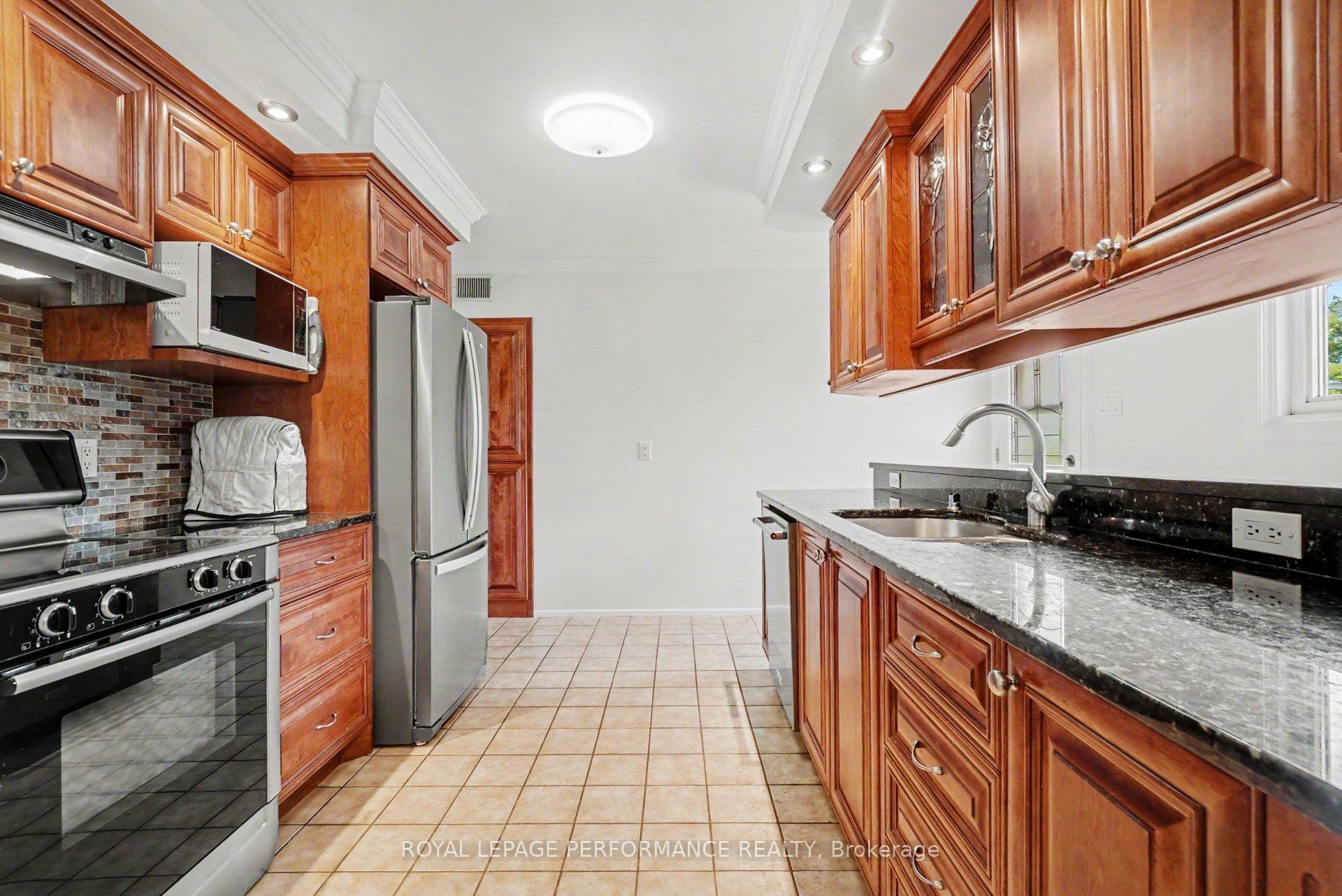 Photo 11 of 1599 Maxime Street, Ottawa, Pineview — HOMEH