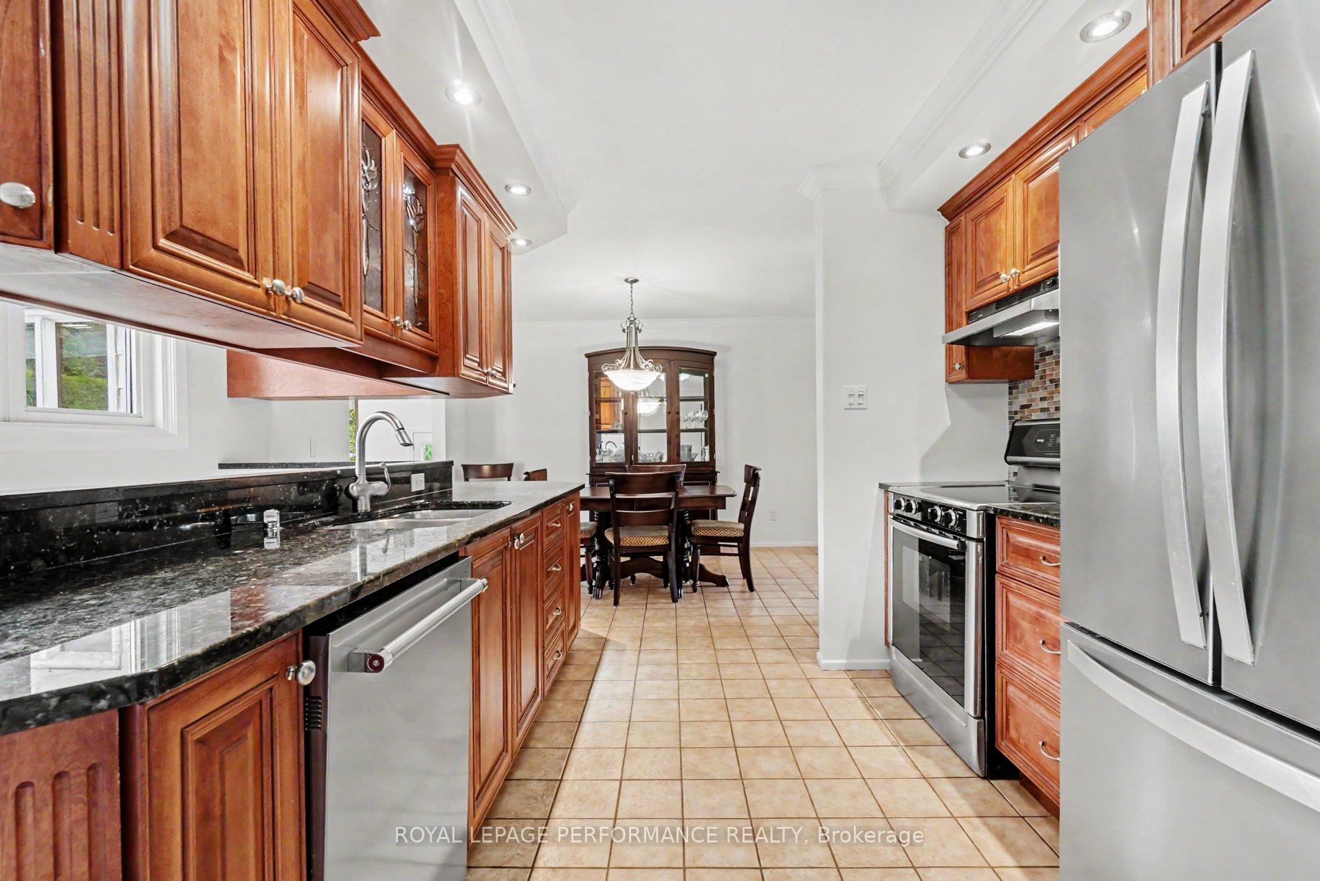 Photo 12 of 1599 Maxime Street, Ottawa, Pineview — HOMEH