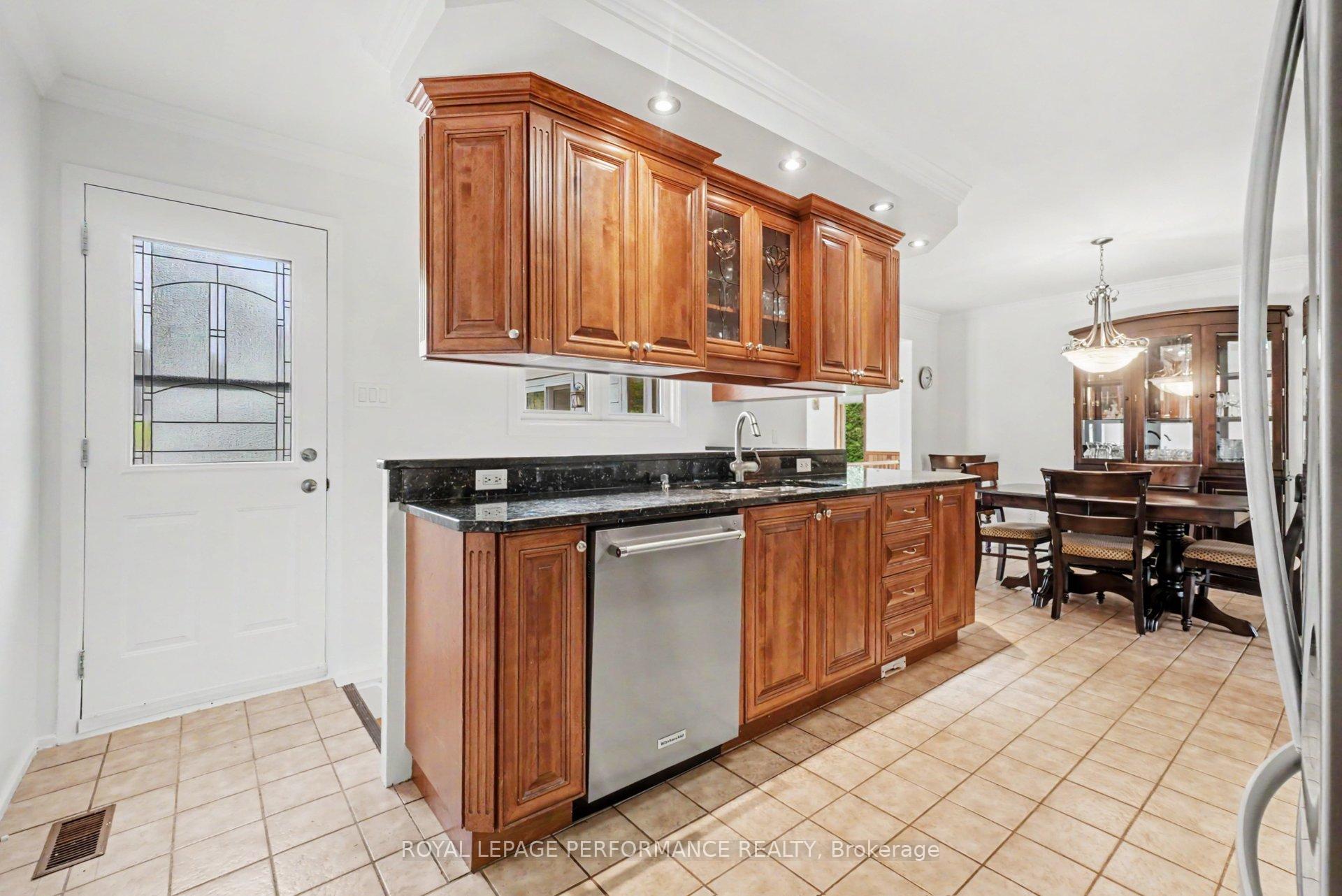 Photo 13 of 1599 Maxime Street, Ottawa, Pineview — HOMEH